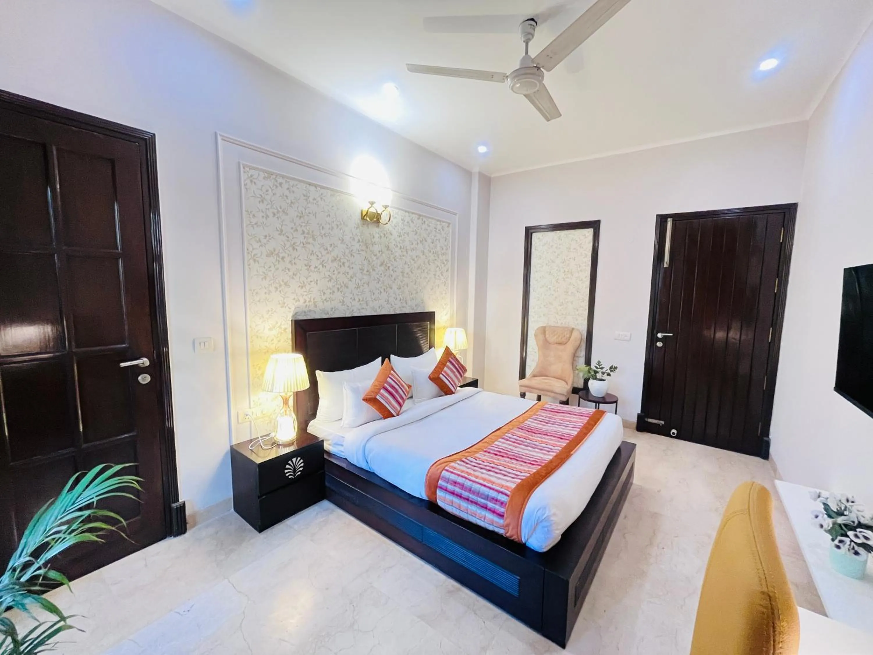 Bed in Abode Residency near USA Embassy Delhi Safdarjung Enclave New Delhi