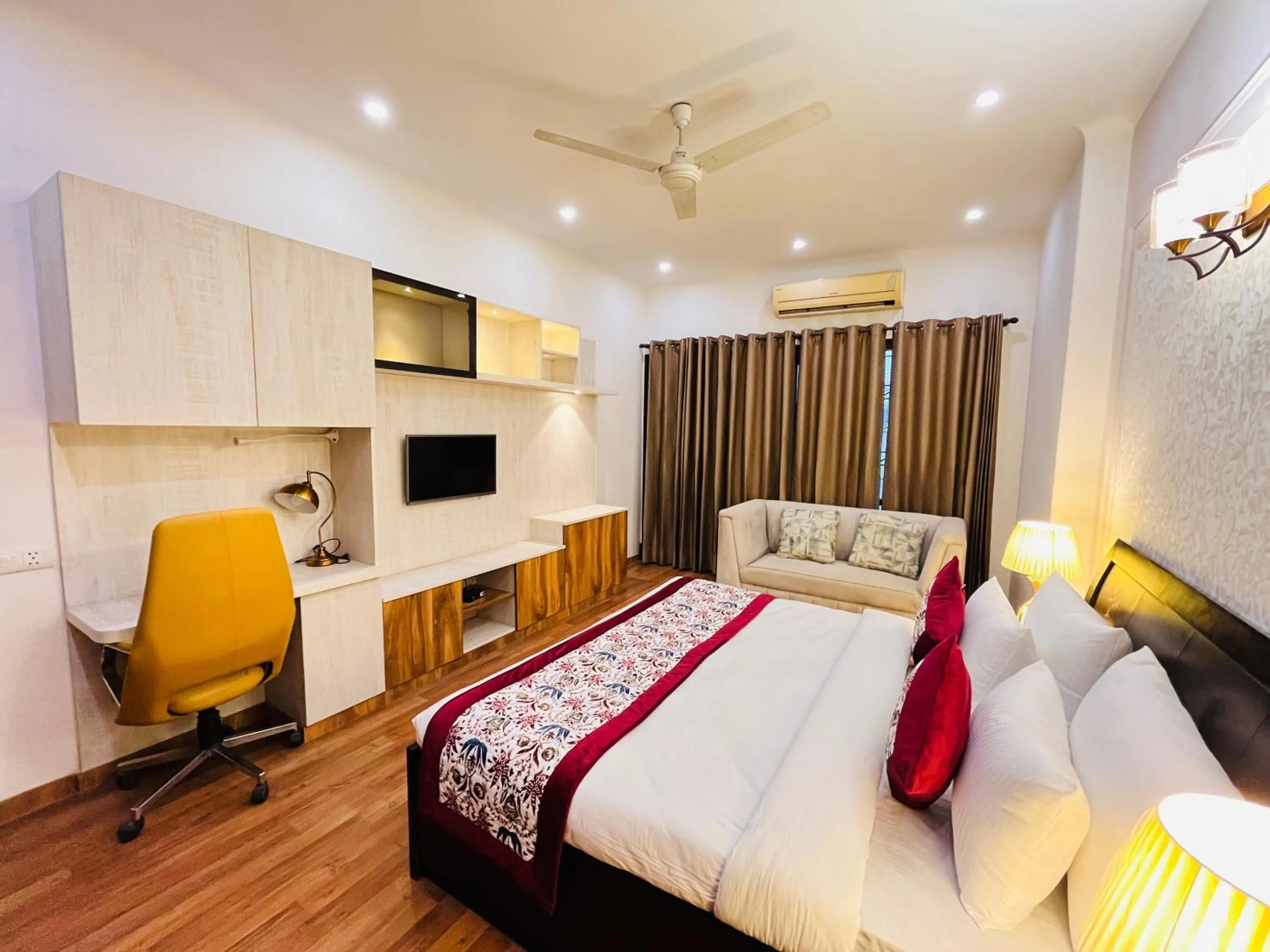 Bed in Abode Residency near USA Embassy Delhi Safdarjung Enclave New Delhi