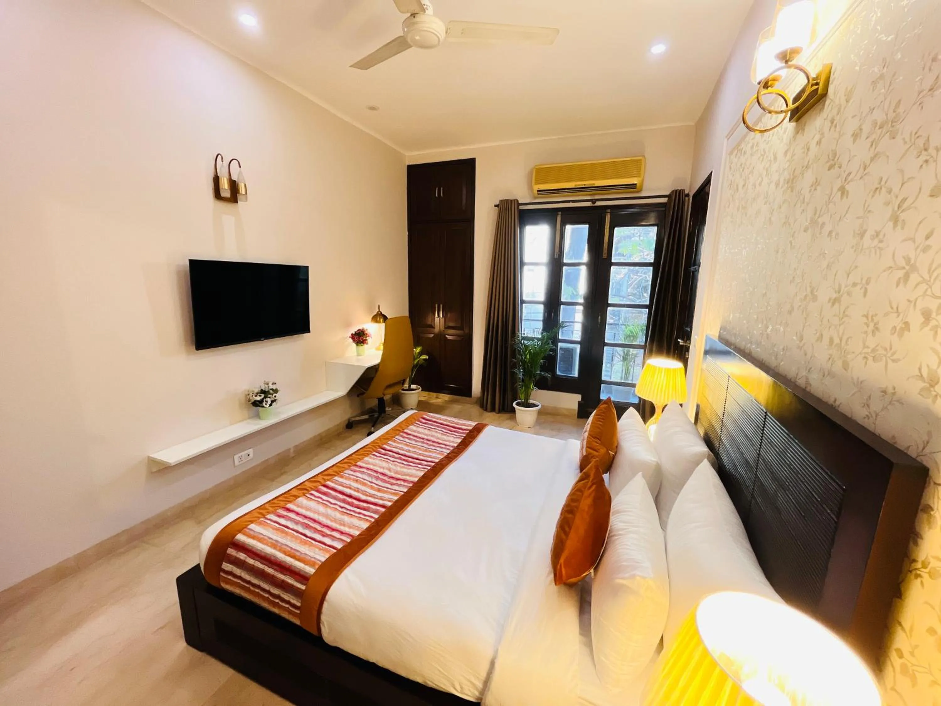 Bed in Abode Residency near USA Embassy Delhi Safdarjung Enclave New Delhi