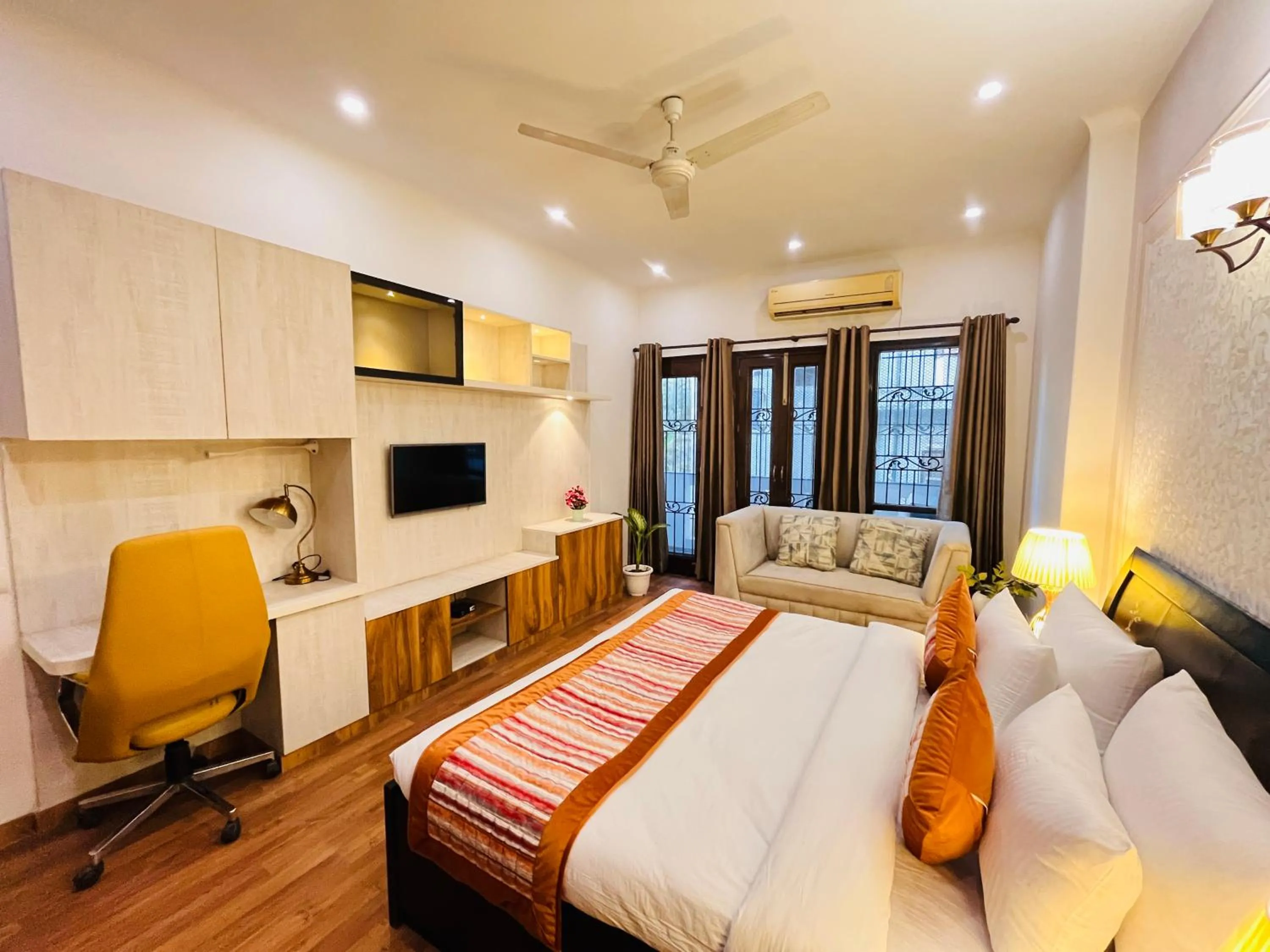 Bed in Abode Residency near USA Embassy Delhi Safdarjung Enclave New Delhi