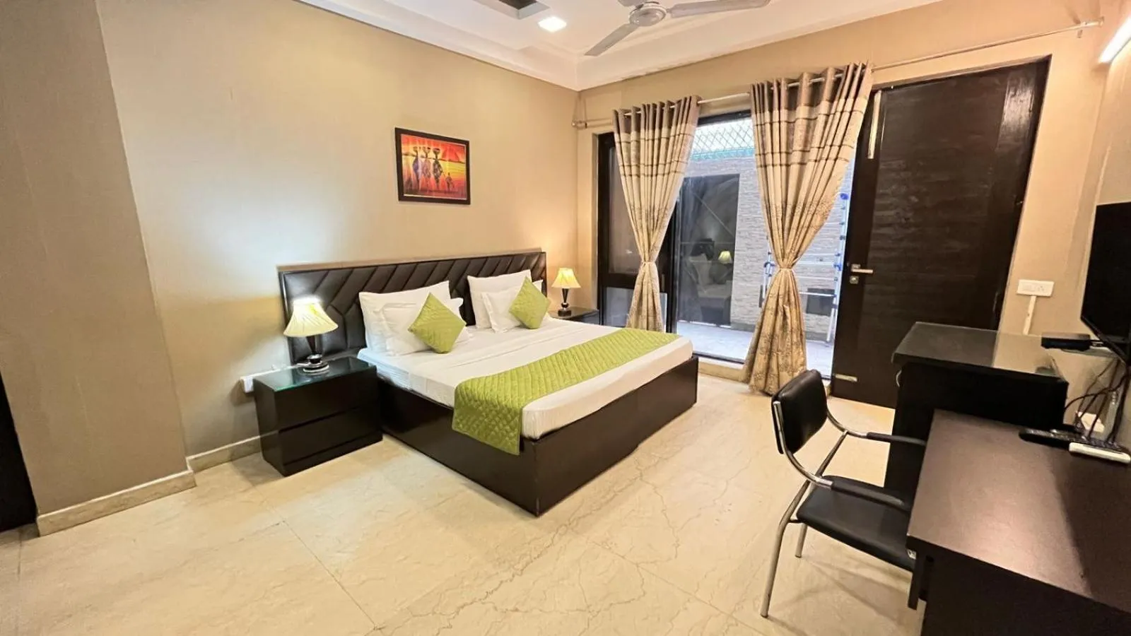 Communal lounge/ TV room, Bed in Abode Residency near USA Embassy Delhi Safdarjung Enclave New Delhi