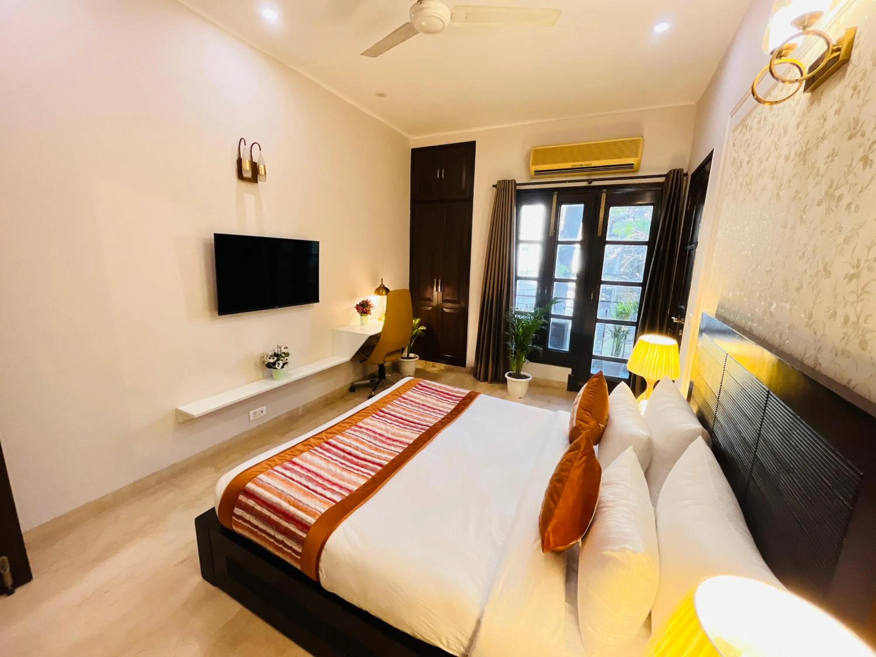 Bed in Abode Residency near USA Embassy Delhi Safdarjung Enclave New Delhi