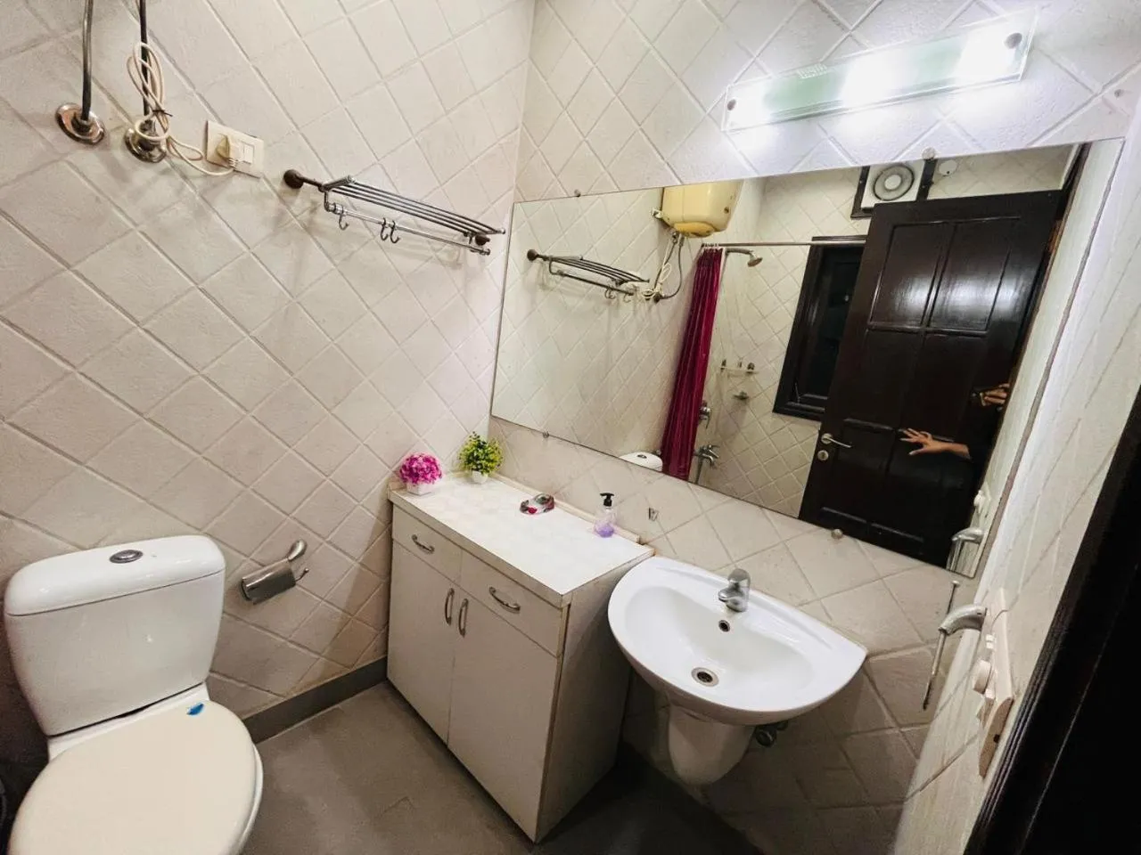 Bathroom in Abode Residency near USA Embassy Delhi Safdarjung Enclave New Delhi