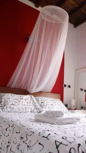 Bed in Scent Of Trastevere