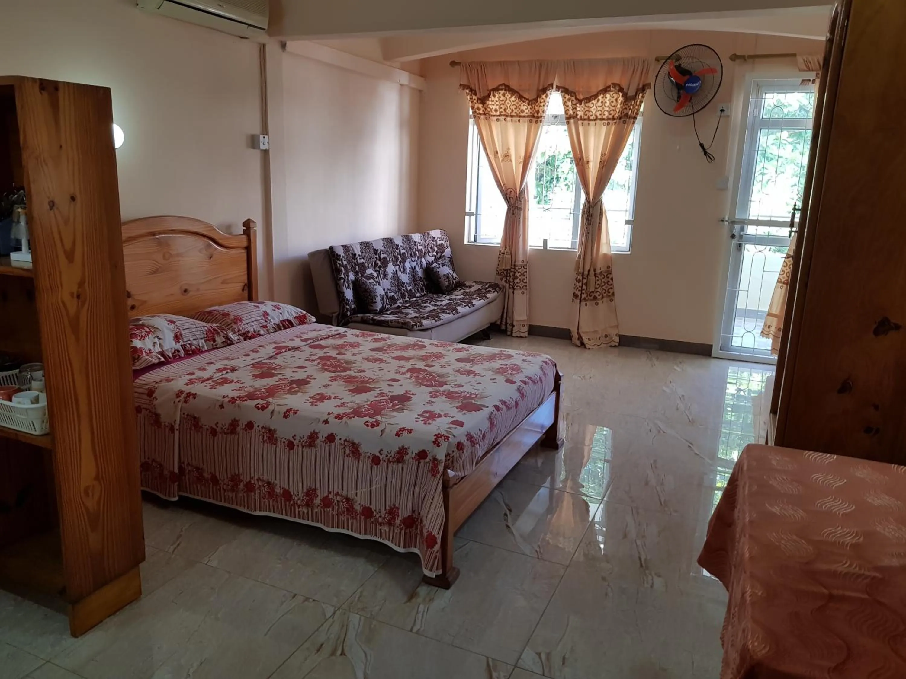Bedroom, Bed in Pereybere Beach Apartments