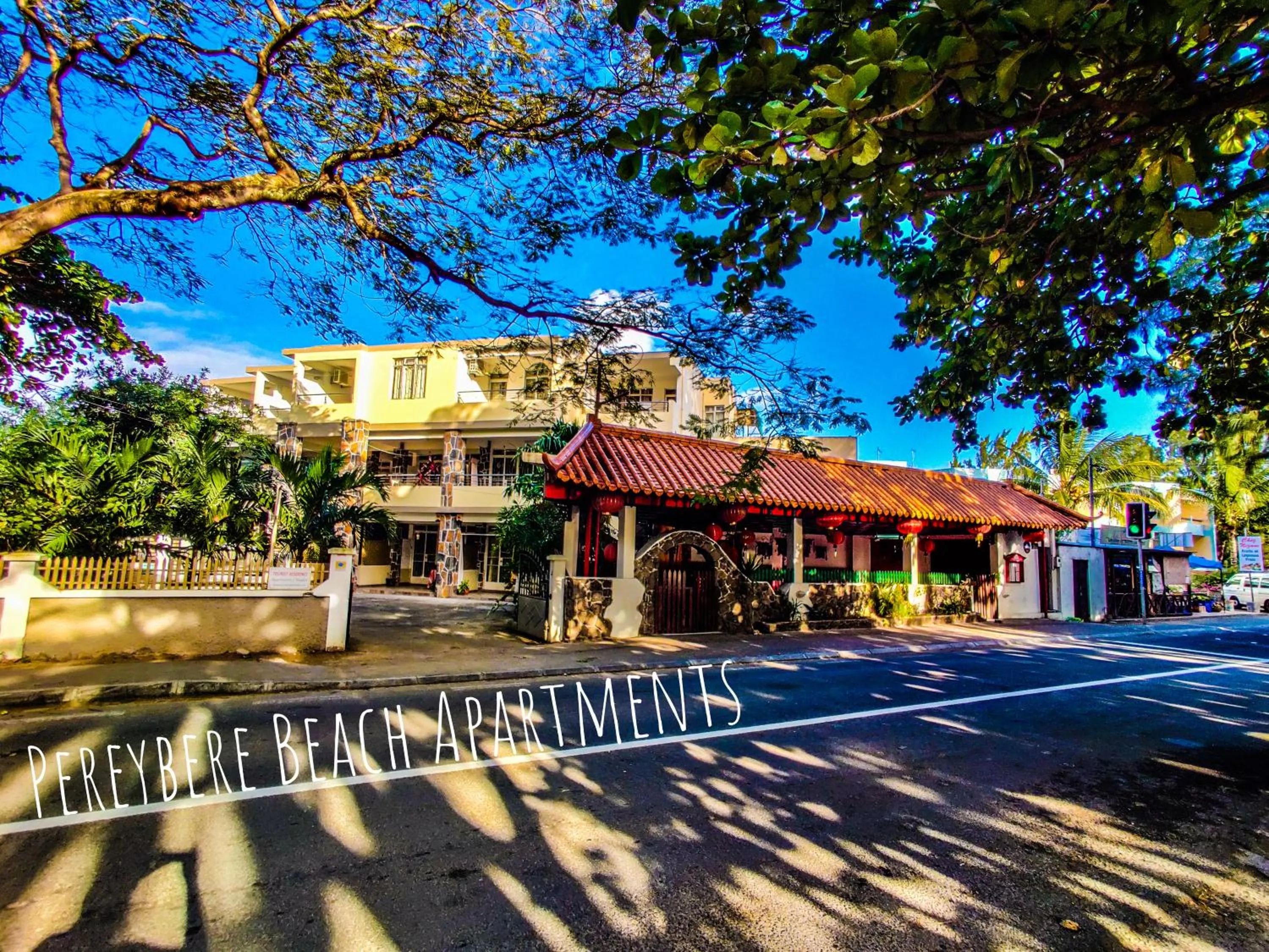 Restaurant/places to eat in Pereybere Beach Apartments