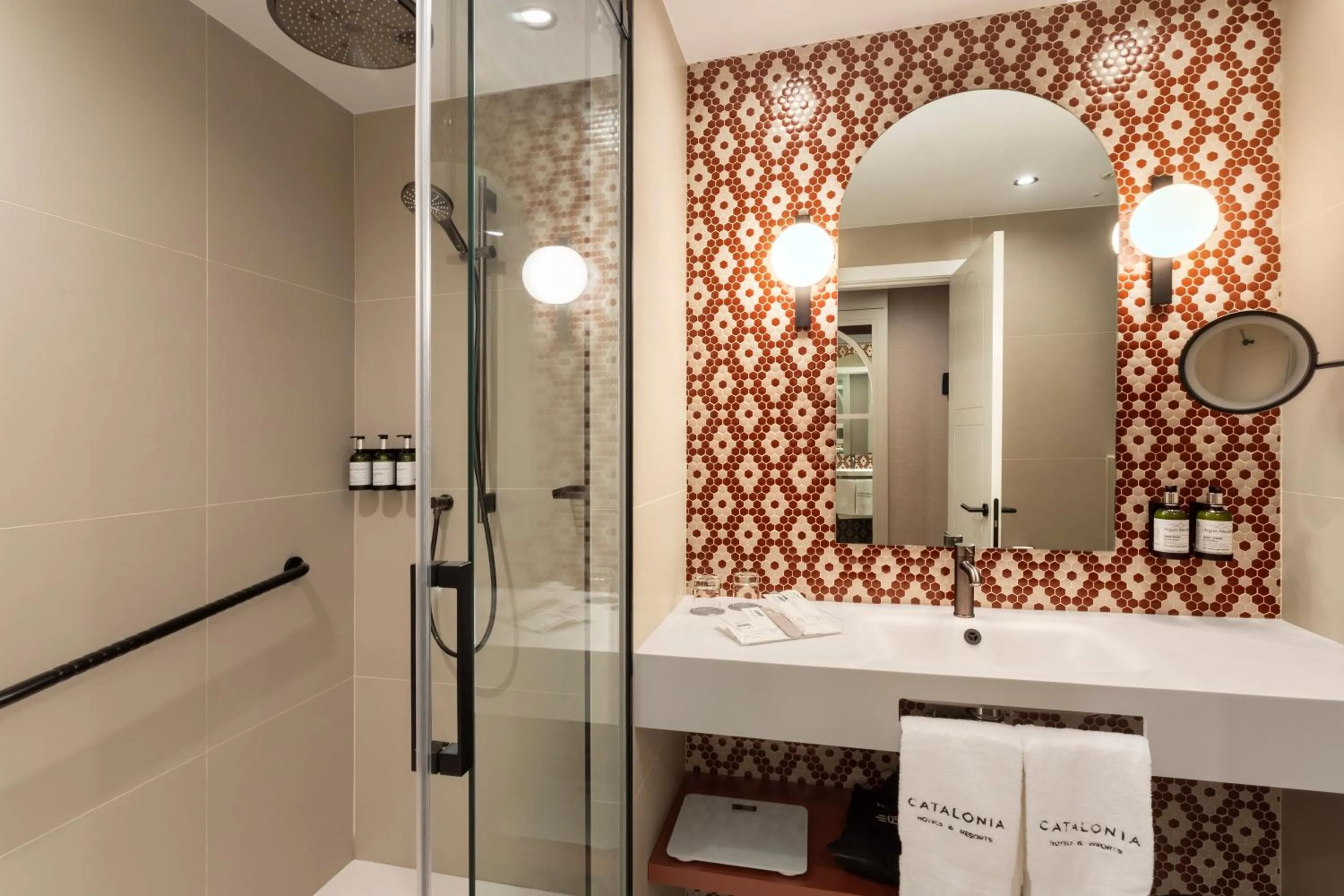Shower in Catalonia Plaza España Hotel & Spa