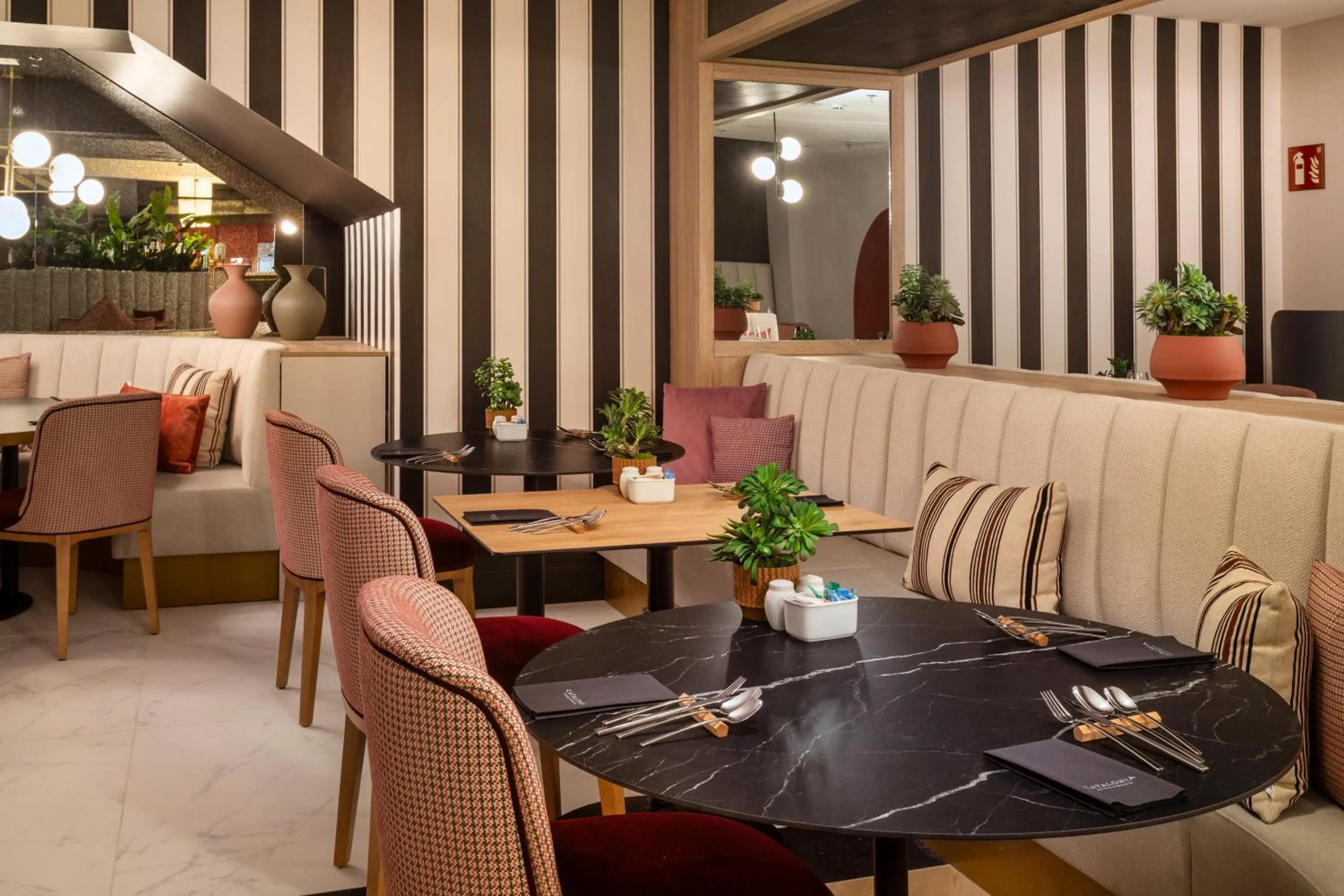 Restaurant/places to eat in Catalonia Plaza España Hotel & Spa