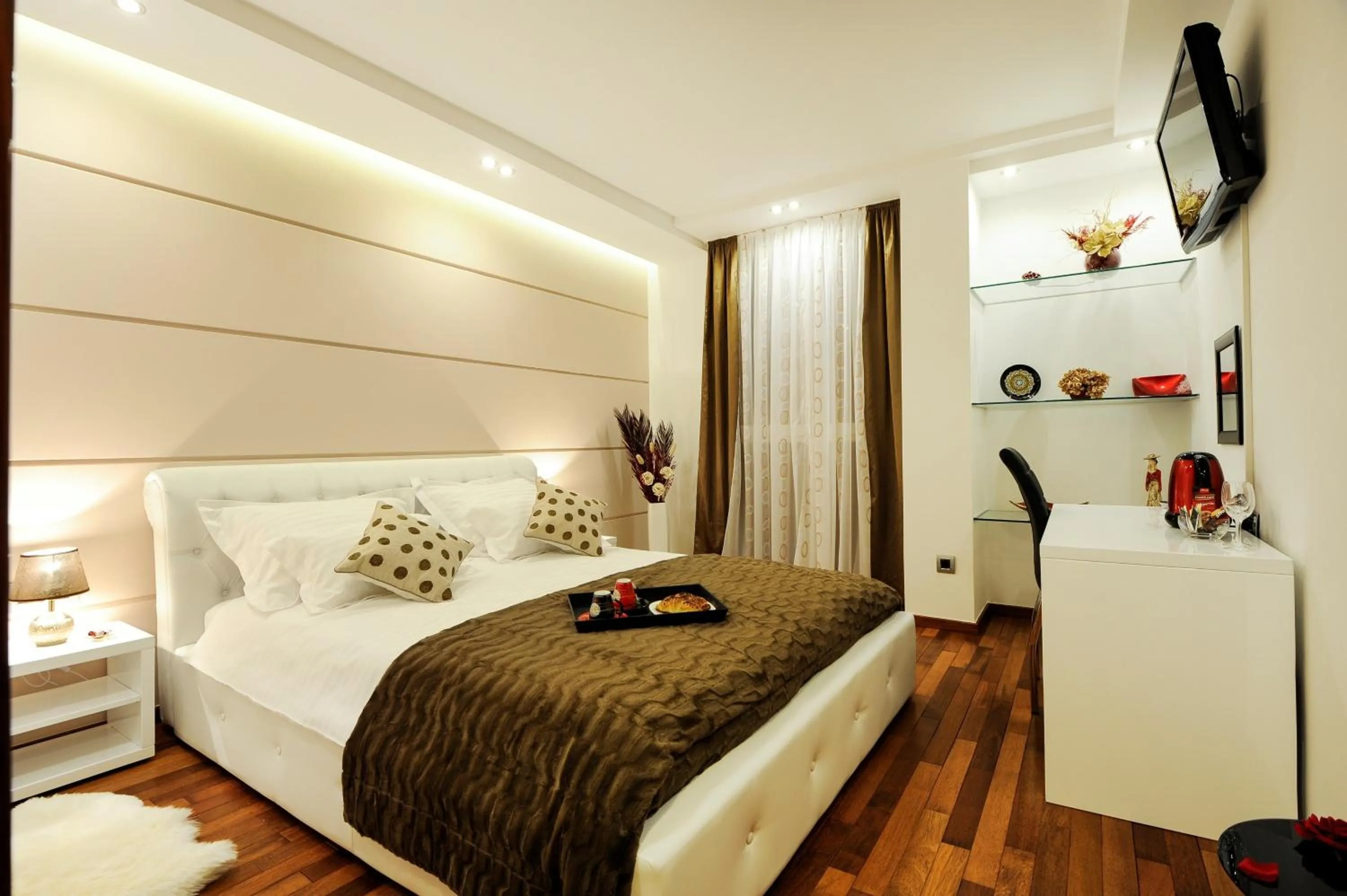 Bed in Main Street Studio and Rooms