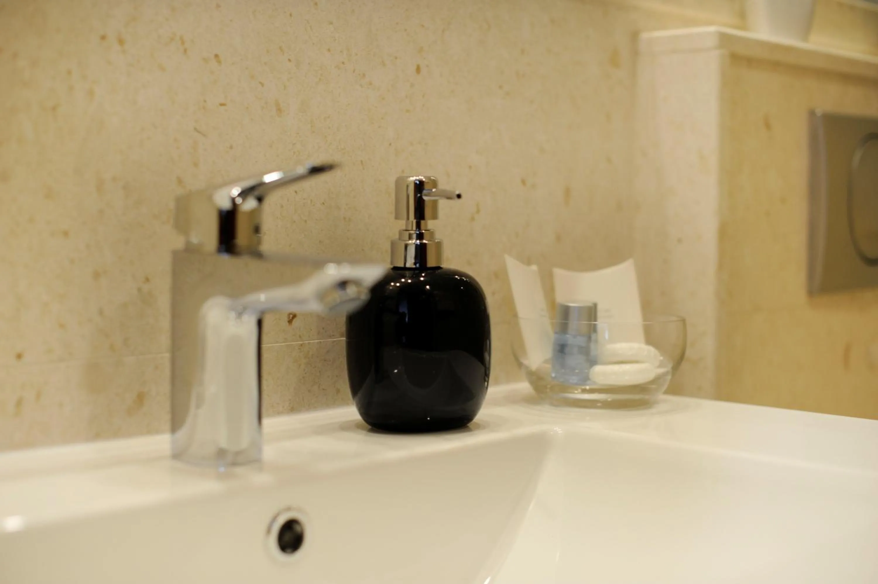 Bathroom in Main Street Studio and Rooms