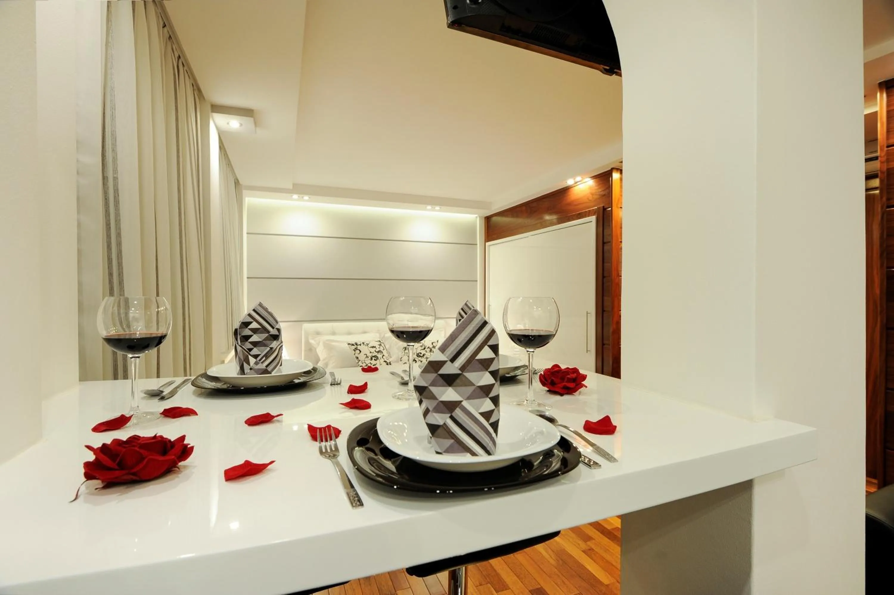 Kitchen or kitchenette in Main Street Studio and Rooms