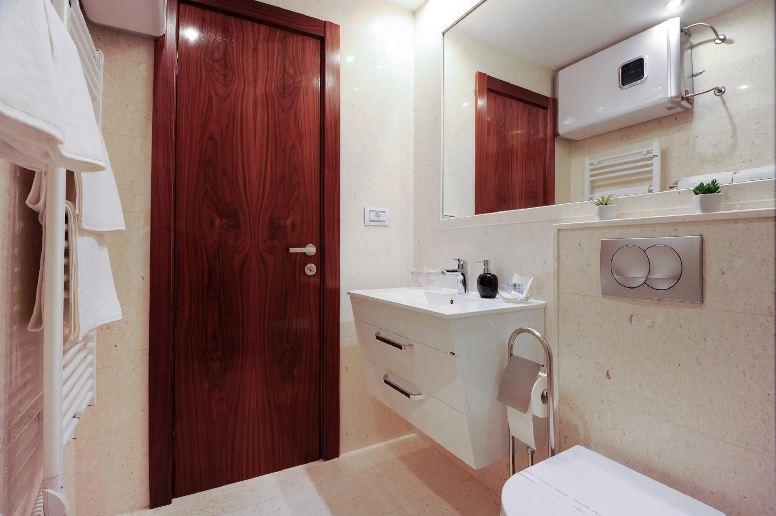 Bathroom in Main Street Studio and Rooms