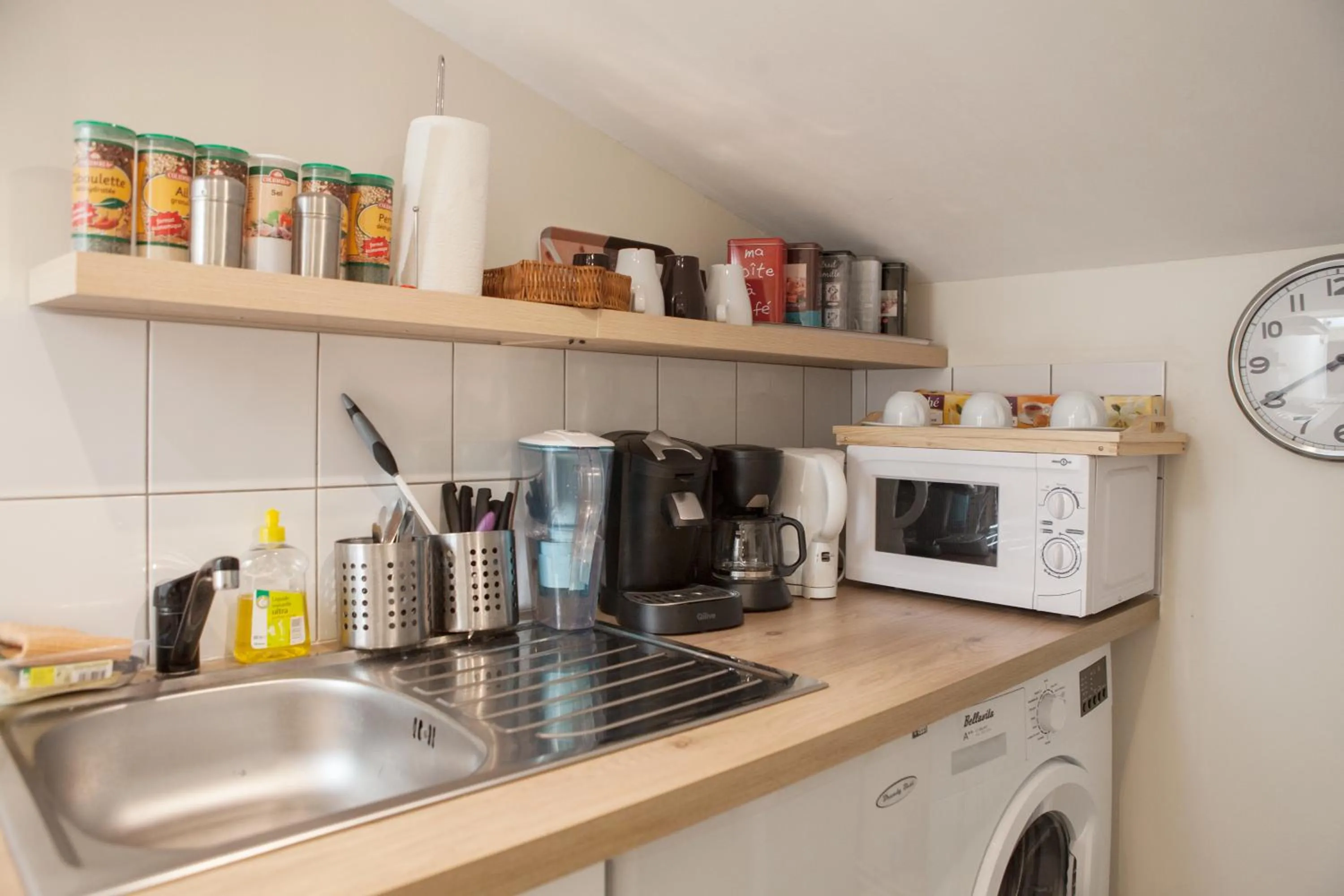 Coffee/tea facilities in Spacious 2-Bedroom Family Duplex with Free Parking and Netflix