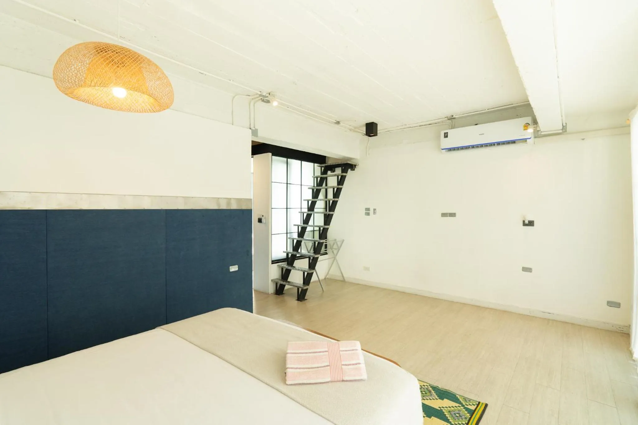 Bed in The Local Khaosan Bangkok Hotel