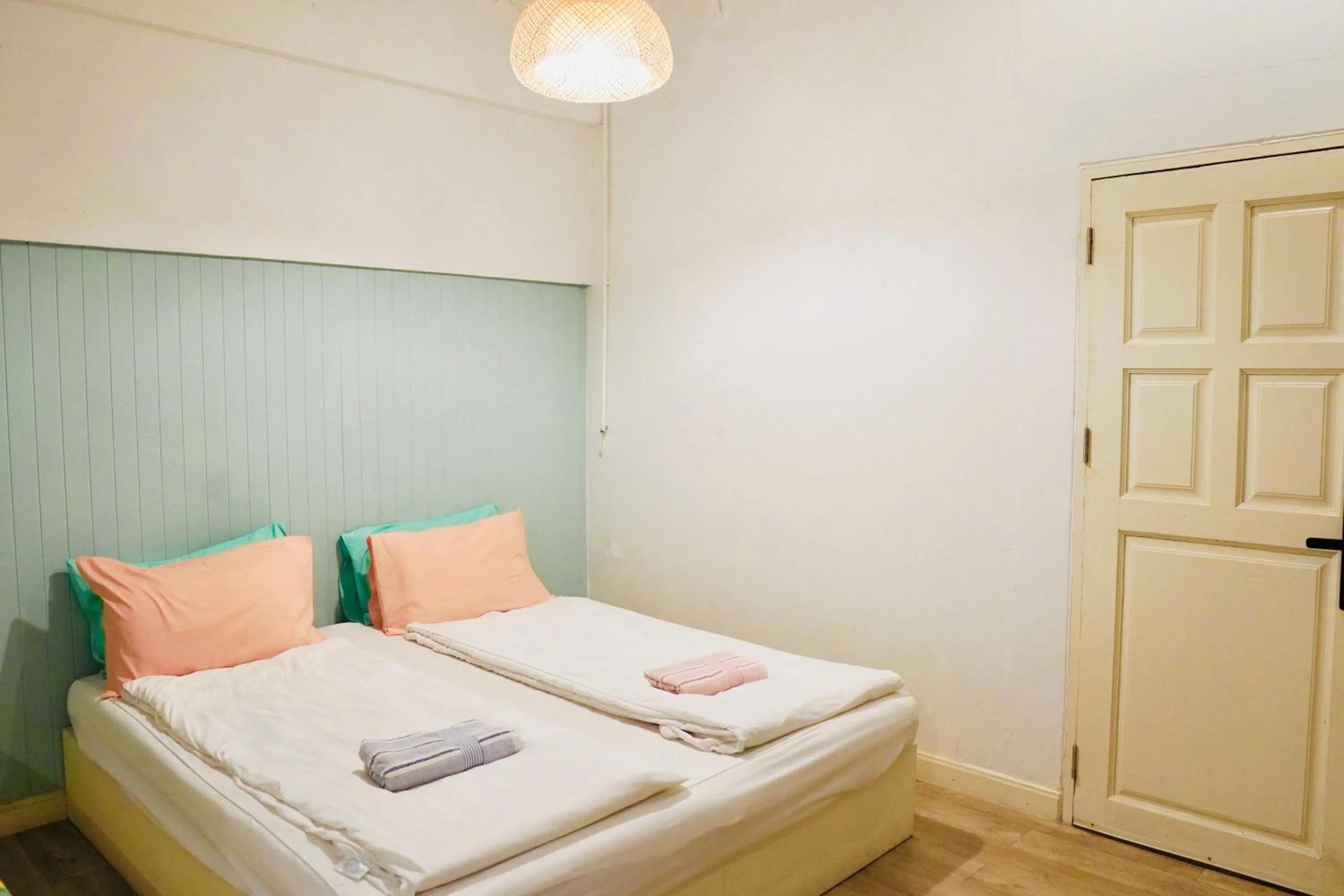 Bed in The Local Khaosan Bangkok Hotel