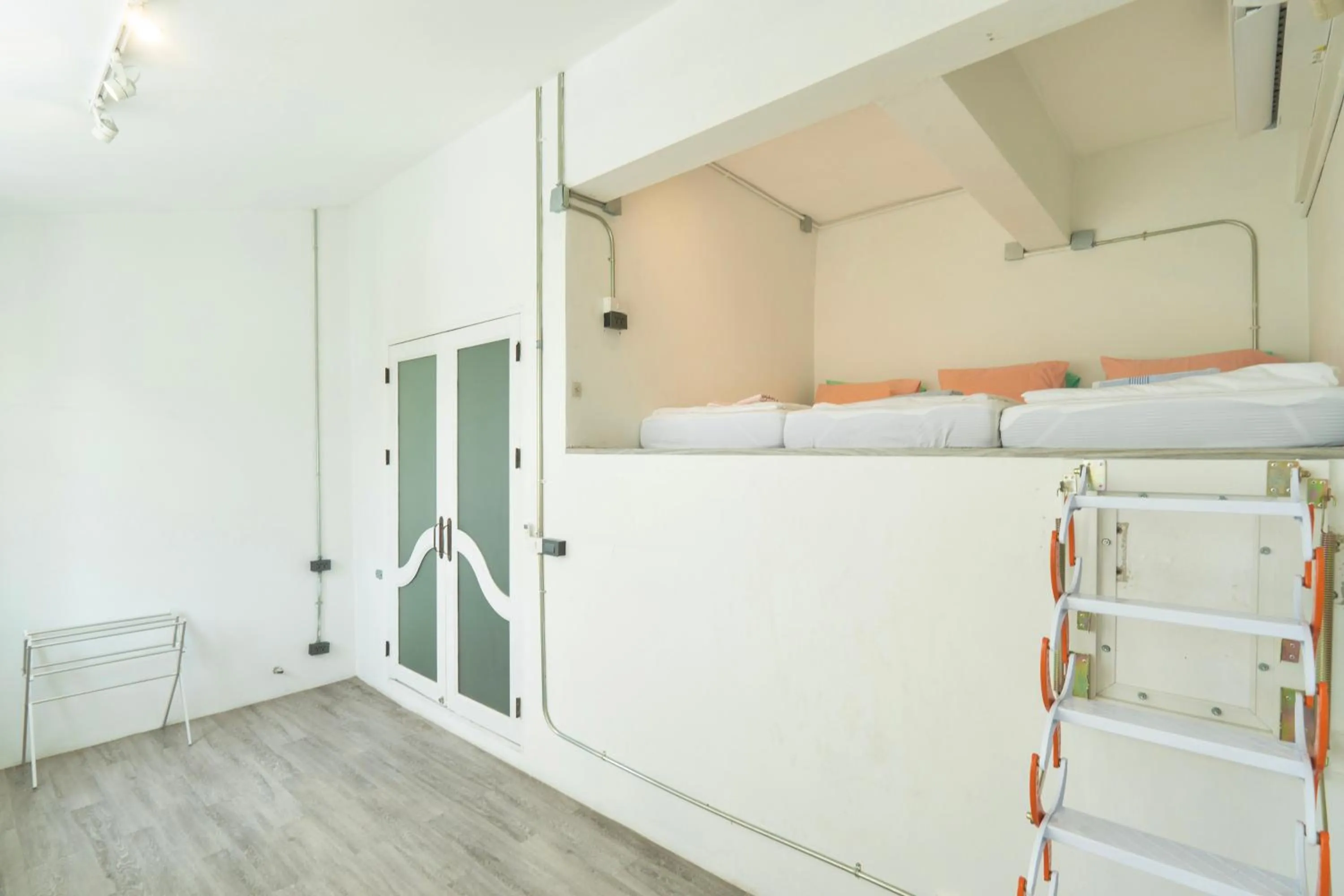 Bed in The Local Khaosan Bangkok Hotel