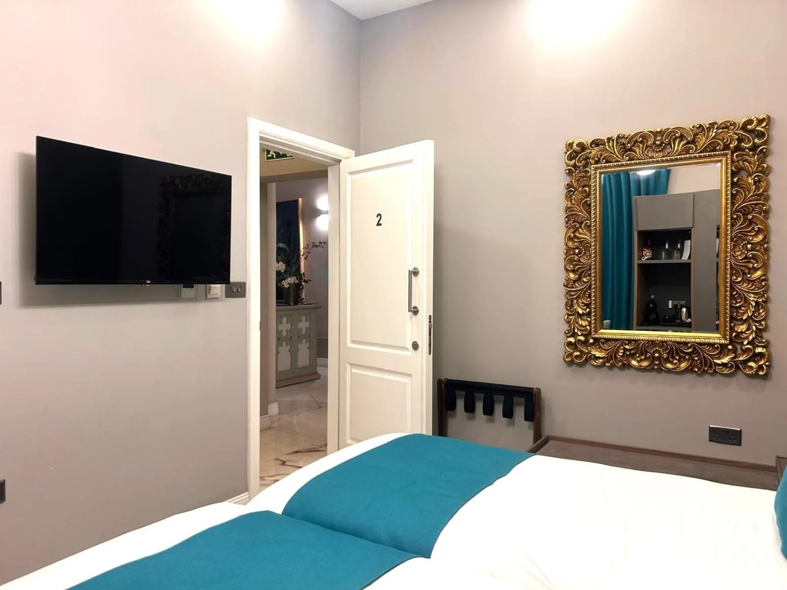 Twin Room with Bathroom in Howard House Hotel