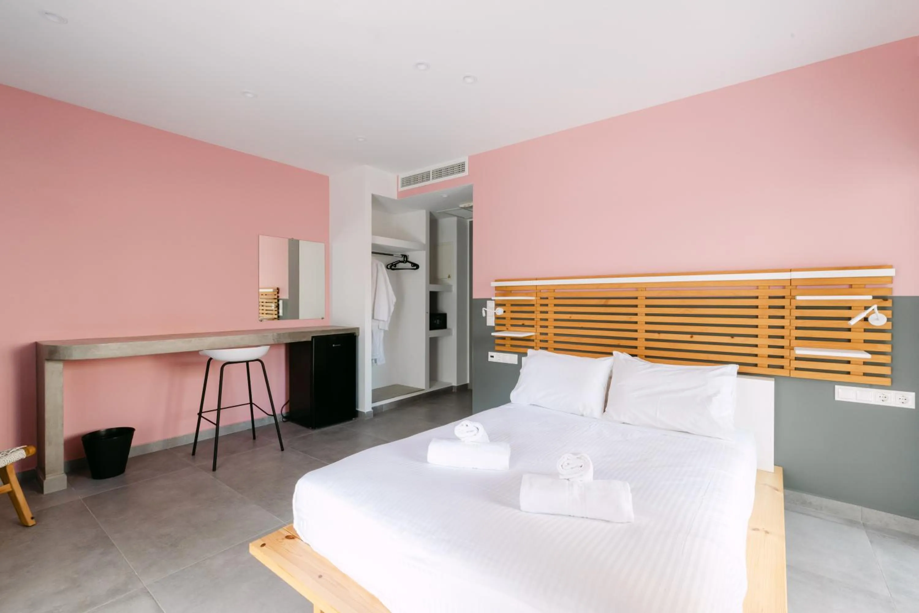 Photo of the whole room, Bed in 11 Reasons Why Metaxourgeio