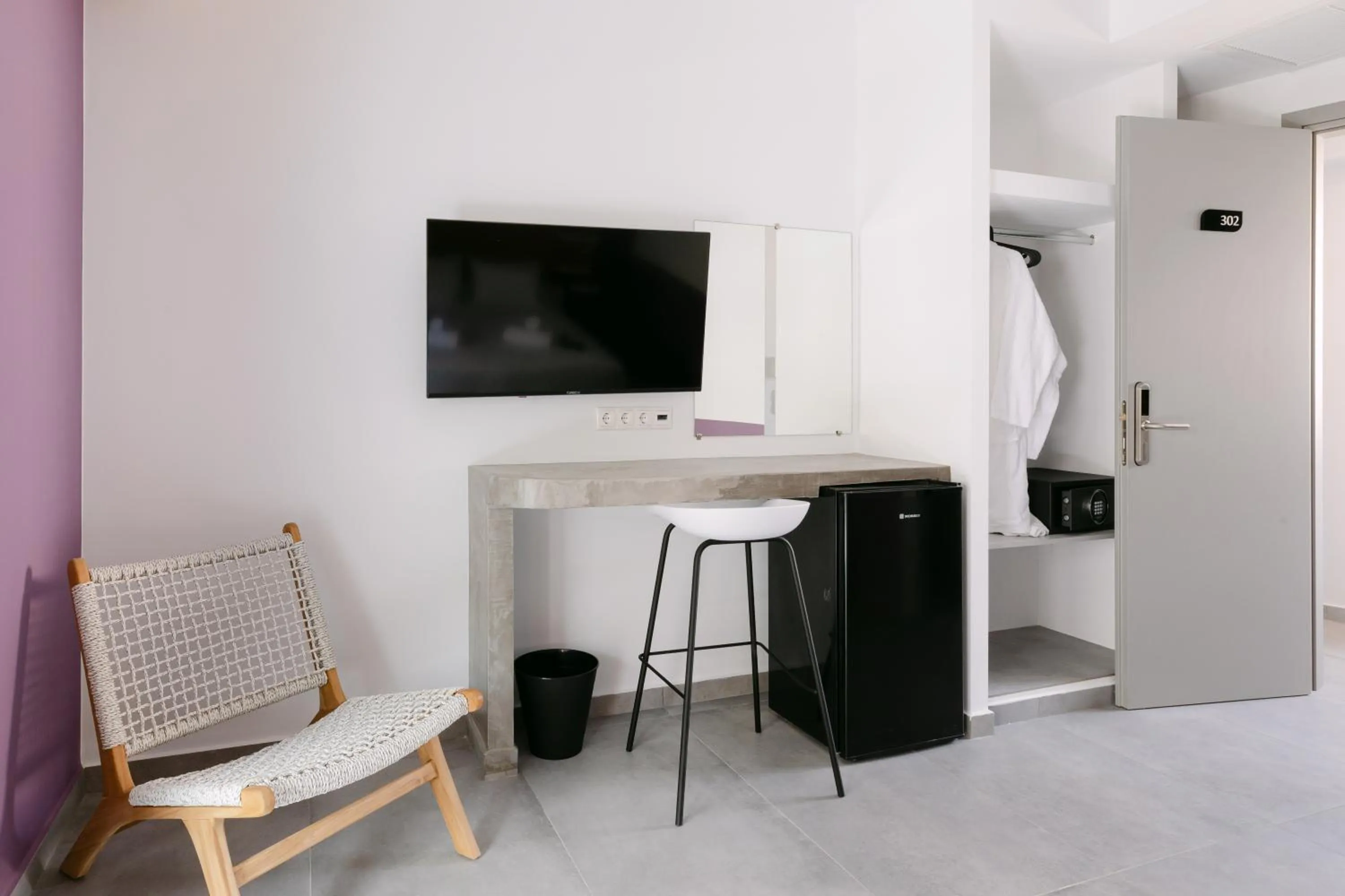 TV and multimedia in 11 Reasons Why Metaxourgeio