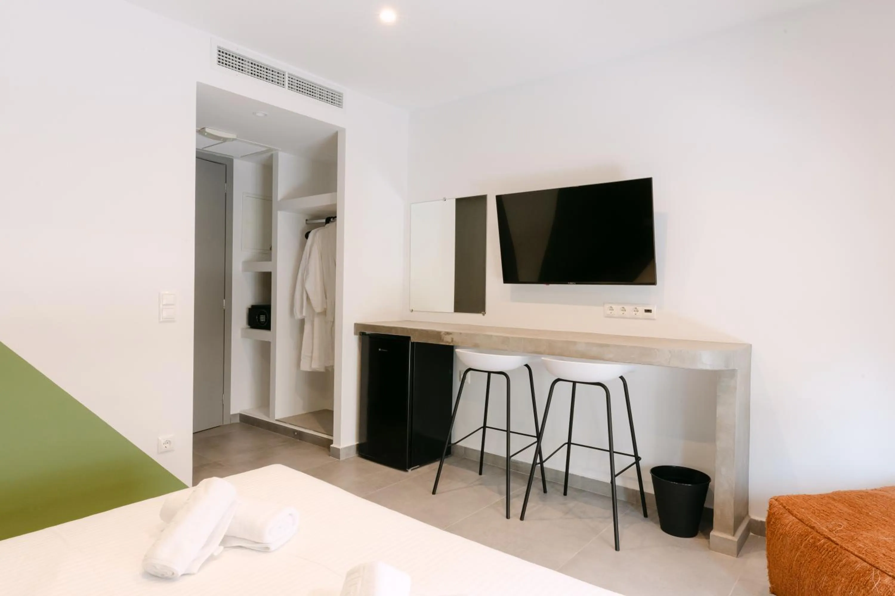 TV and multimedia, Bed in 11 Reasons Why Metaxourgeio