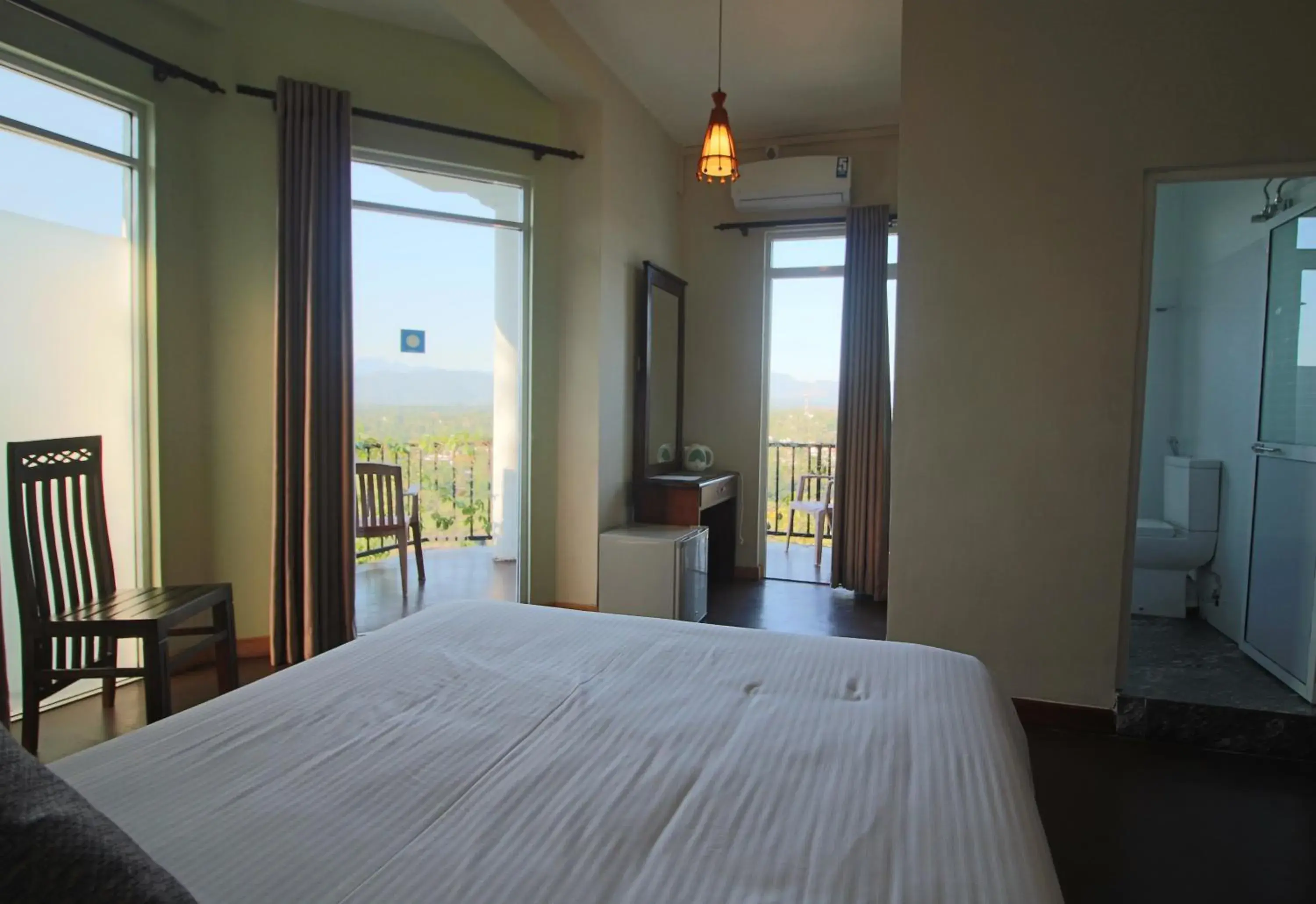 Bed in Villa Arunalu Kandy Bed in Villa Arunalu Kandy