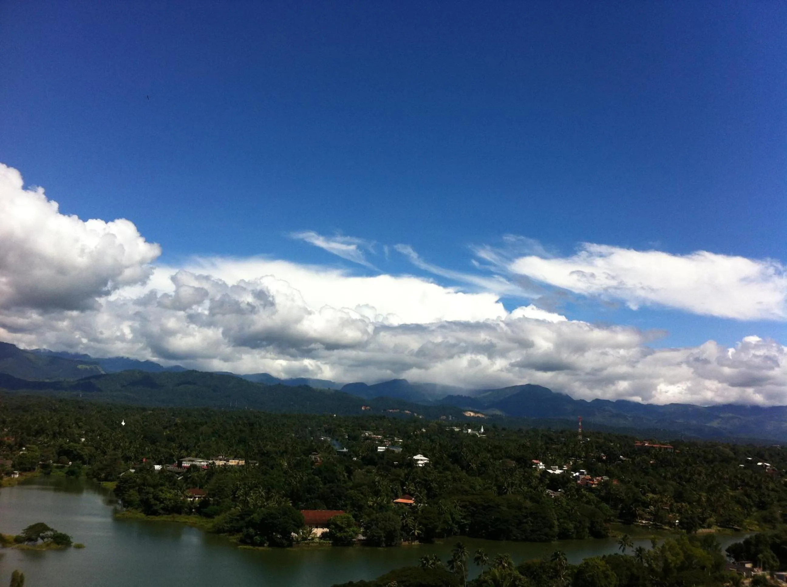 Lake view in Villa Arunalu Kandy