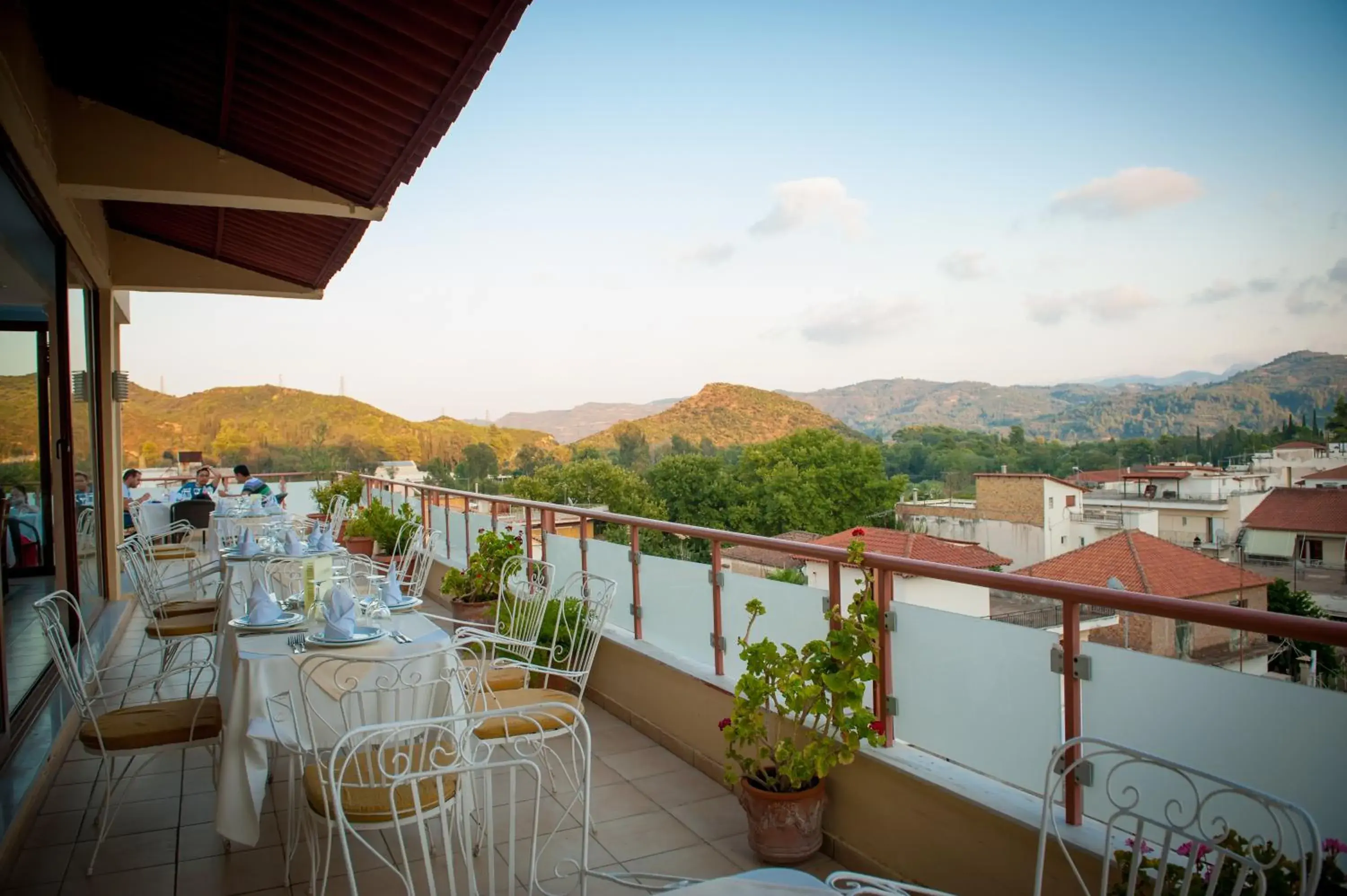 Restaurant/places to eat in Neda Hotel Restaurant/places to eat in Neda Hotel