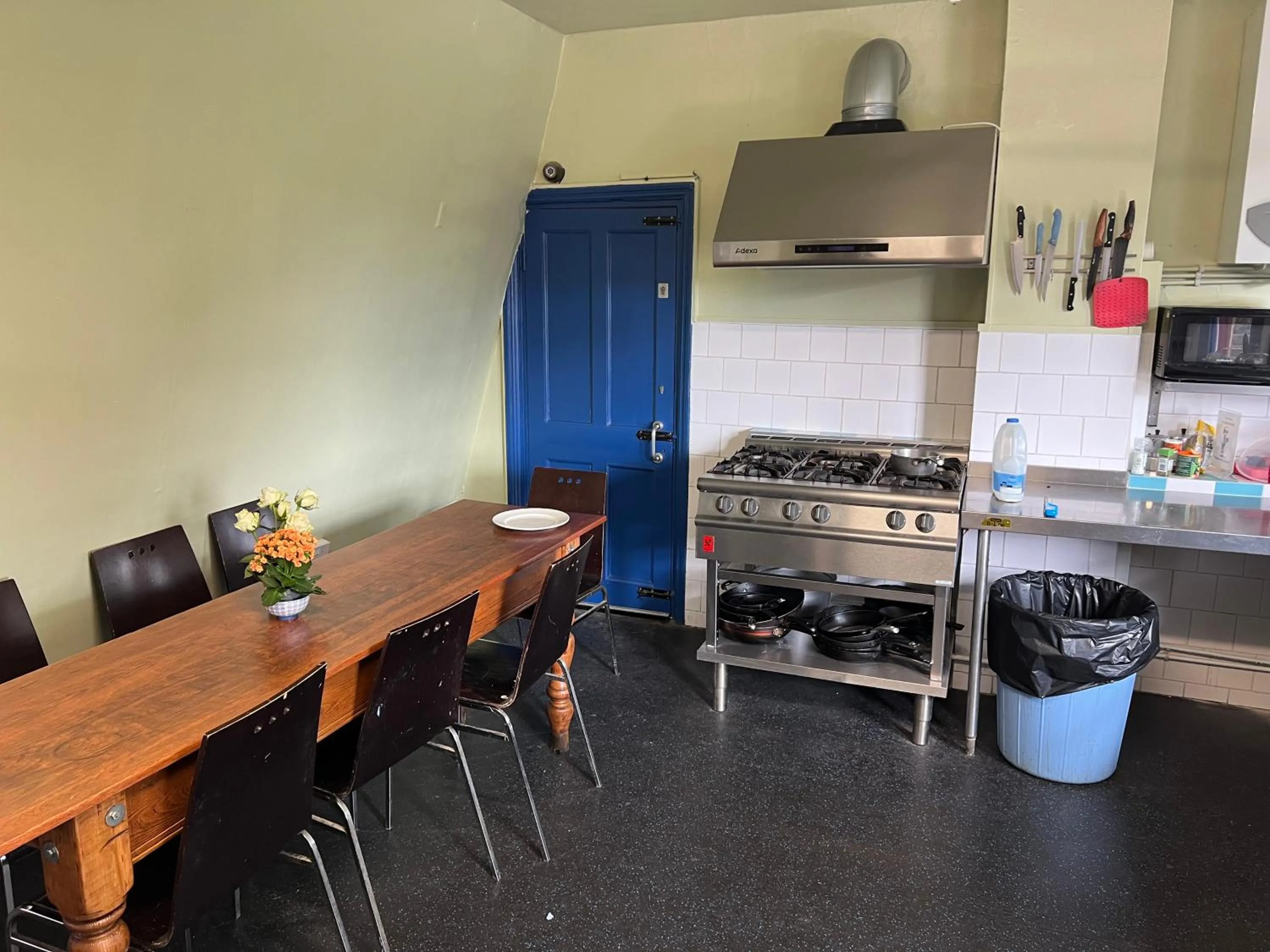 Communal kitchen in Hootananny Hostel