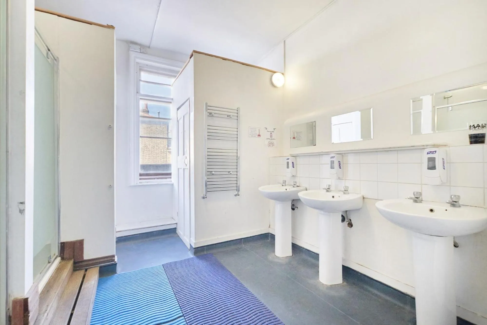 Bathroom in Hootananny Hostel