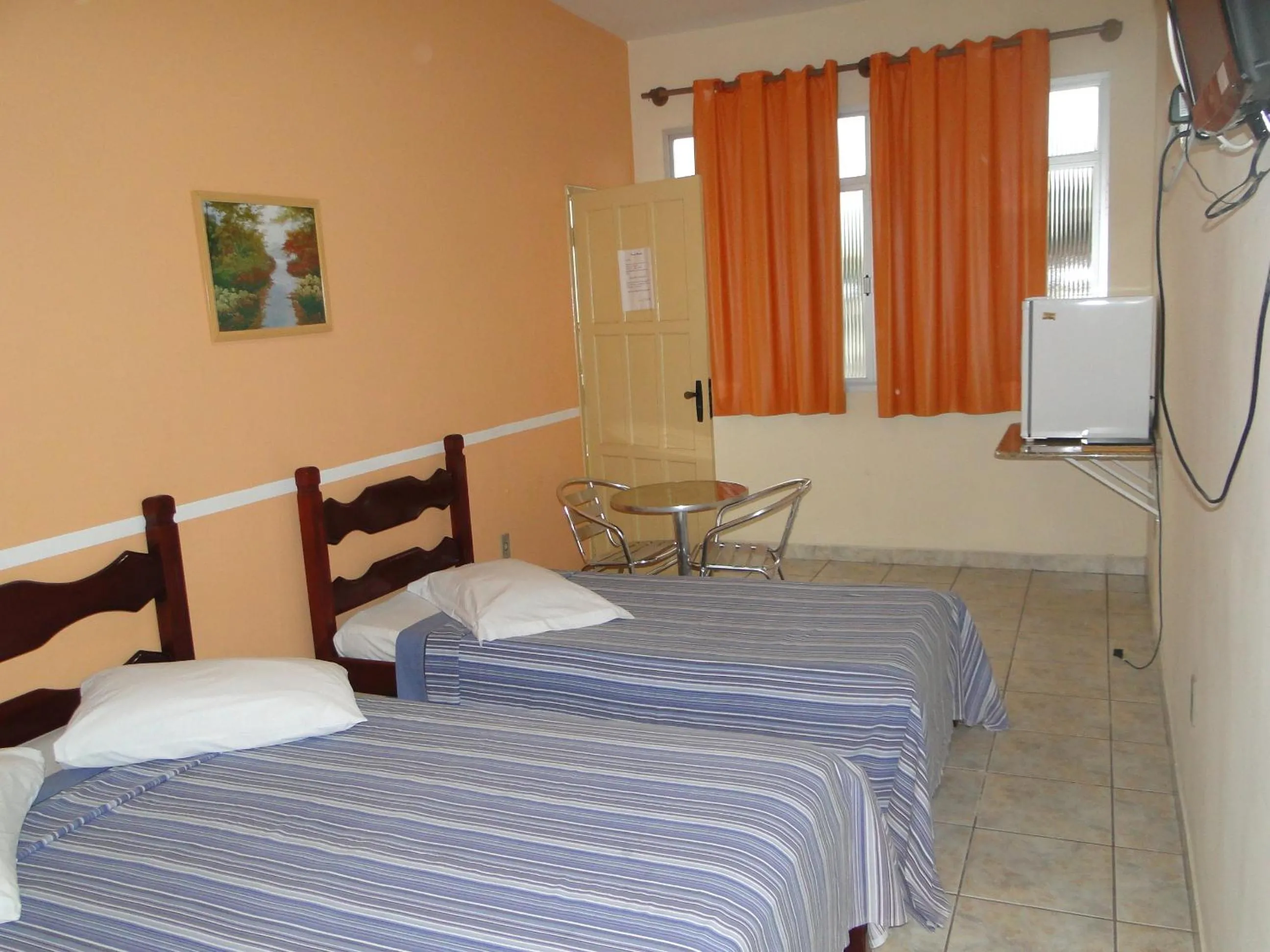 Shower, Bed in Pousada Majestic