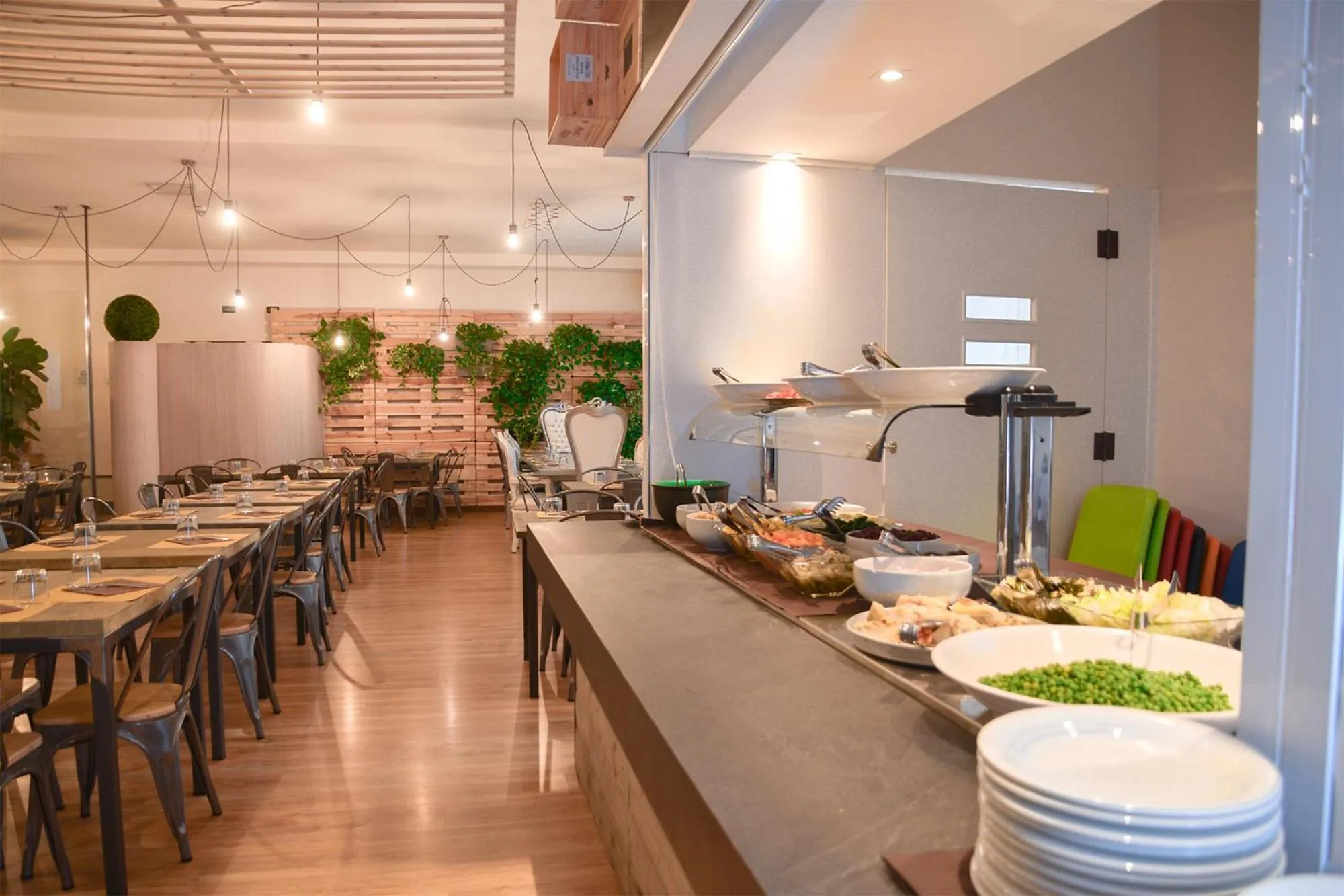 Restaurant/places to eat in Central Hostel BG