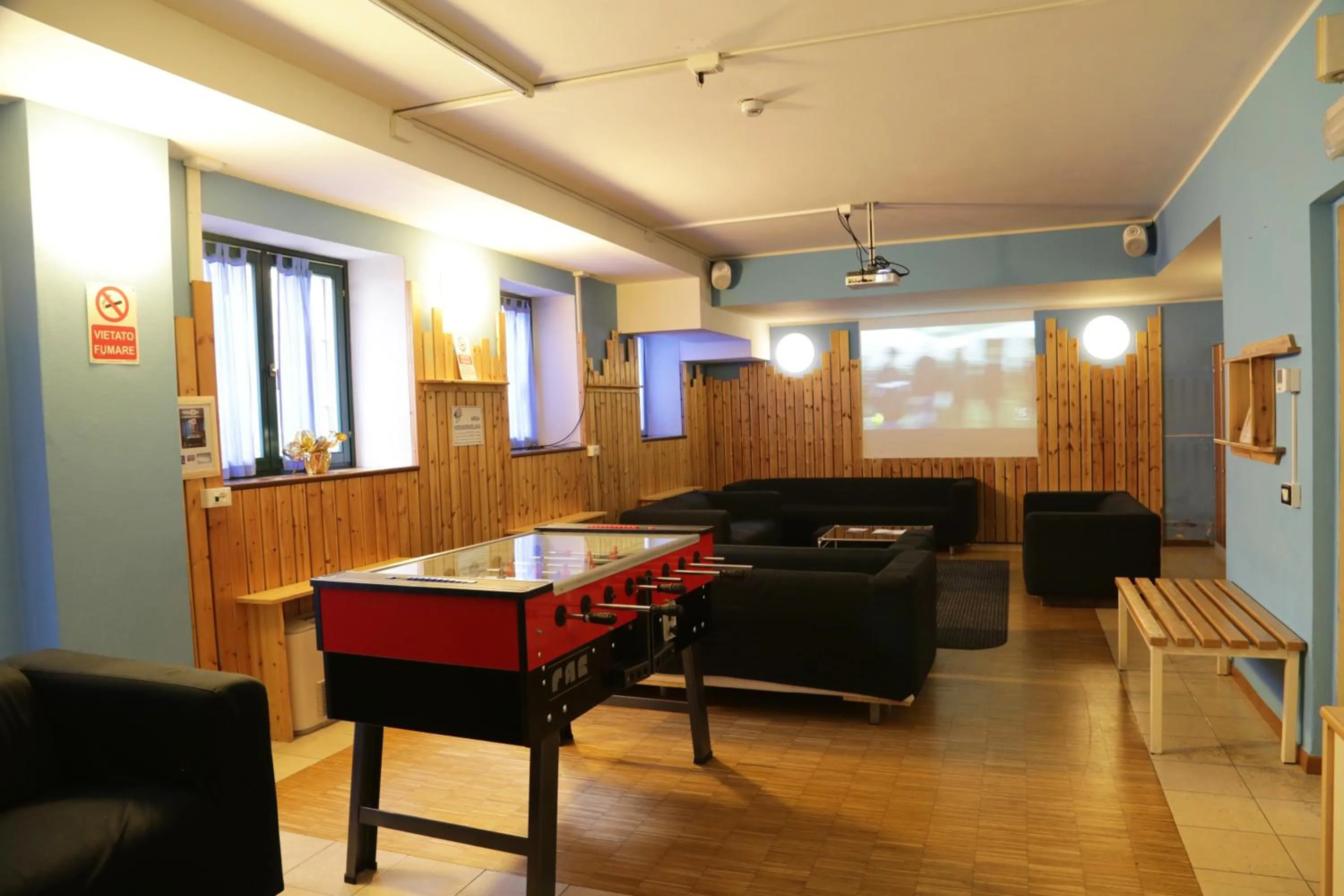 Communal lounge/ TV room in Central Hostel BG