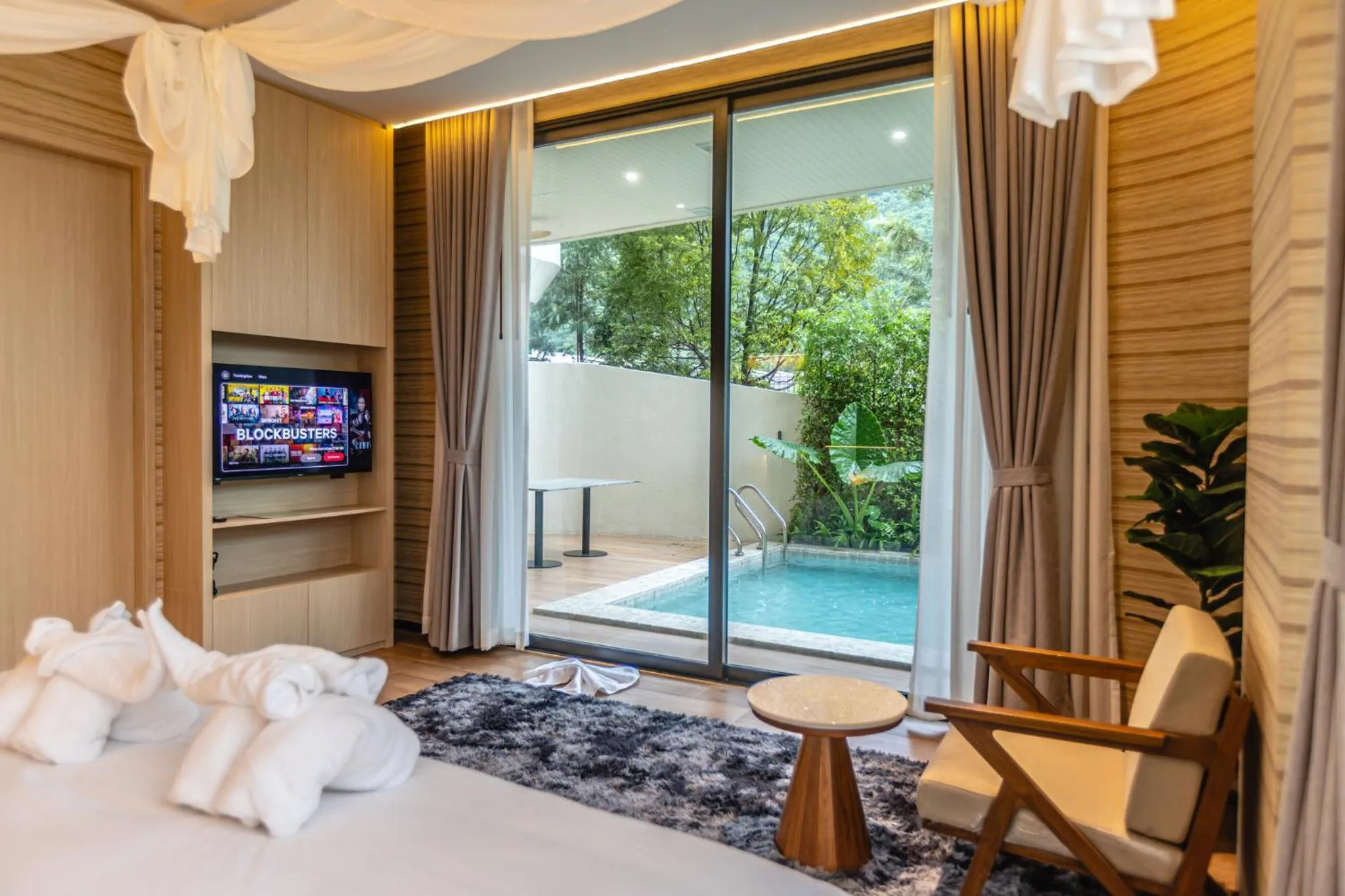 Pool view, Bed in Viewpoint Khaoyai Hotel