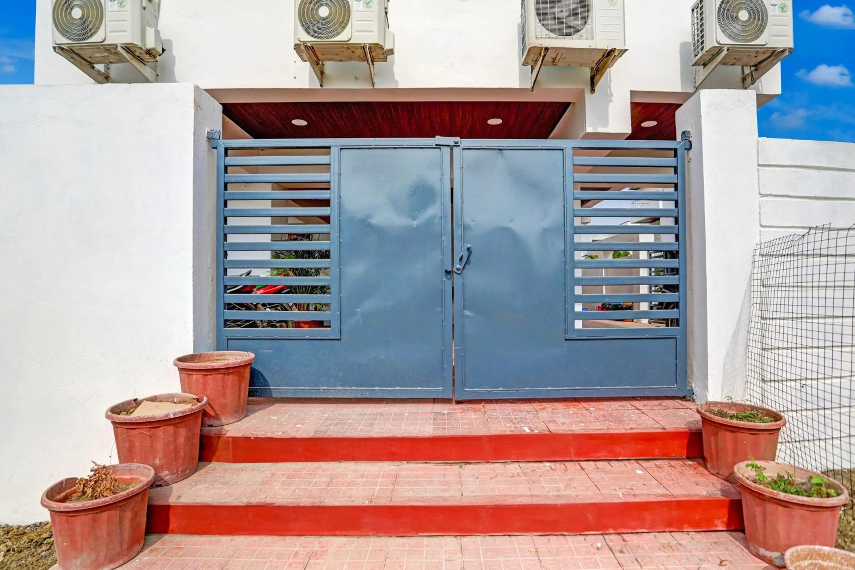 Facade/entrance in Hotel O YUVA INN