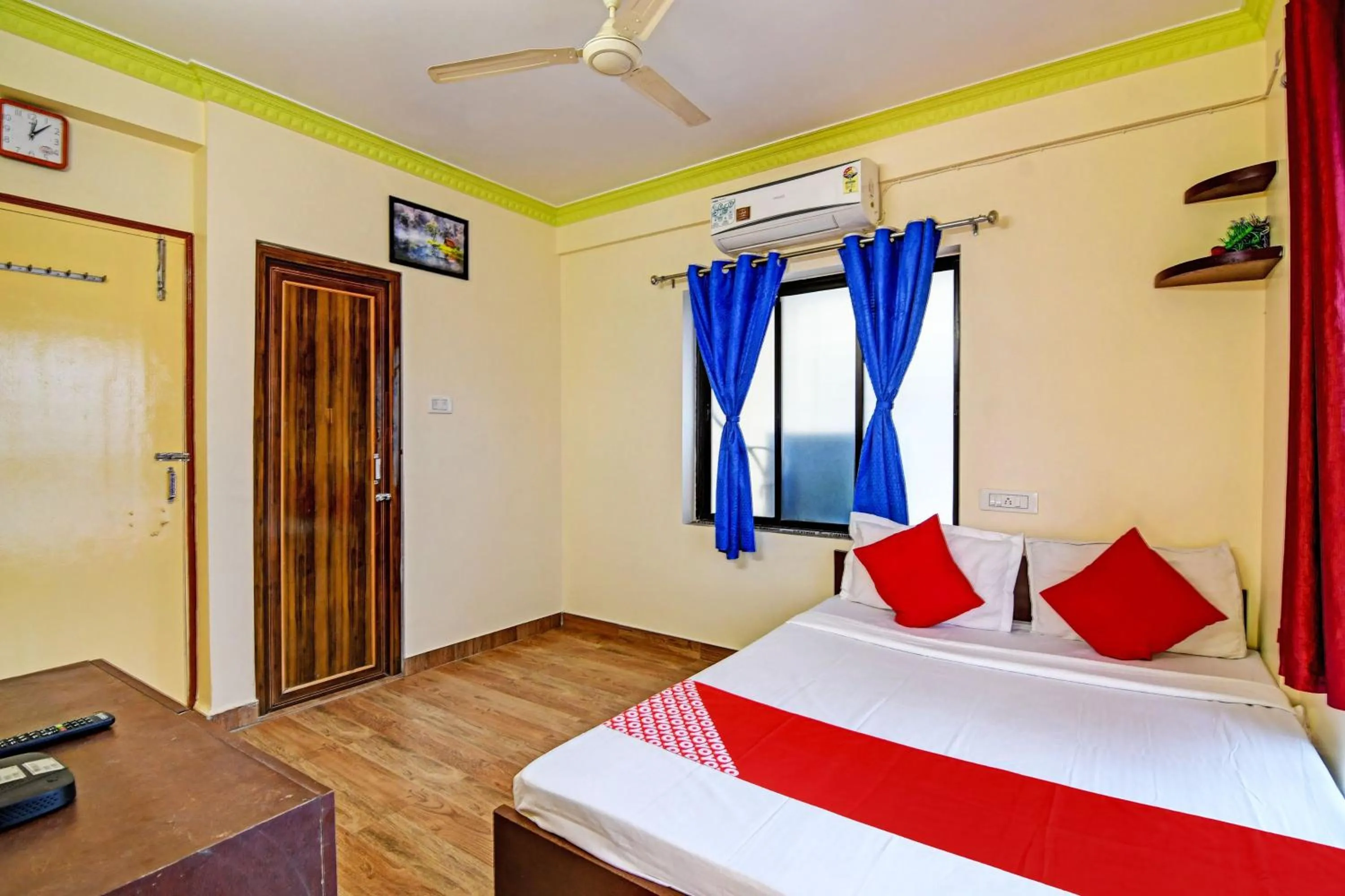 Bed in Hotel O Shree Near Akankha More