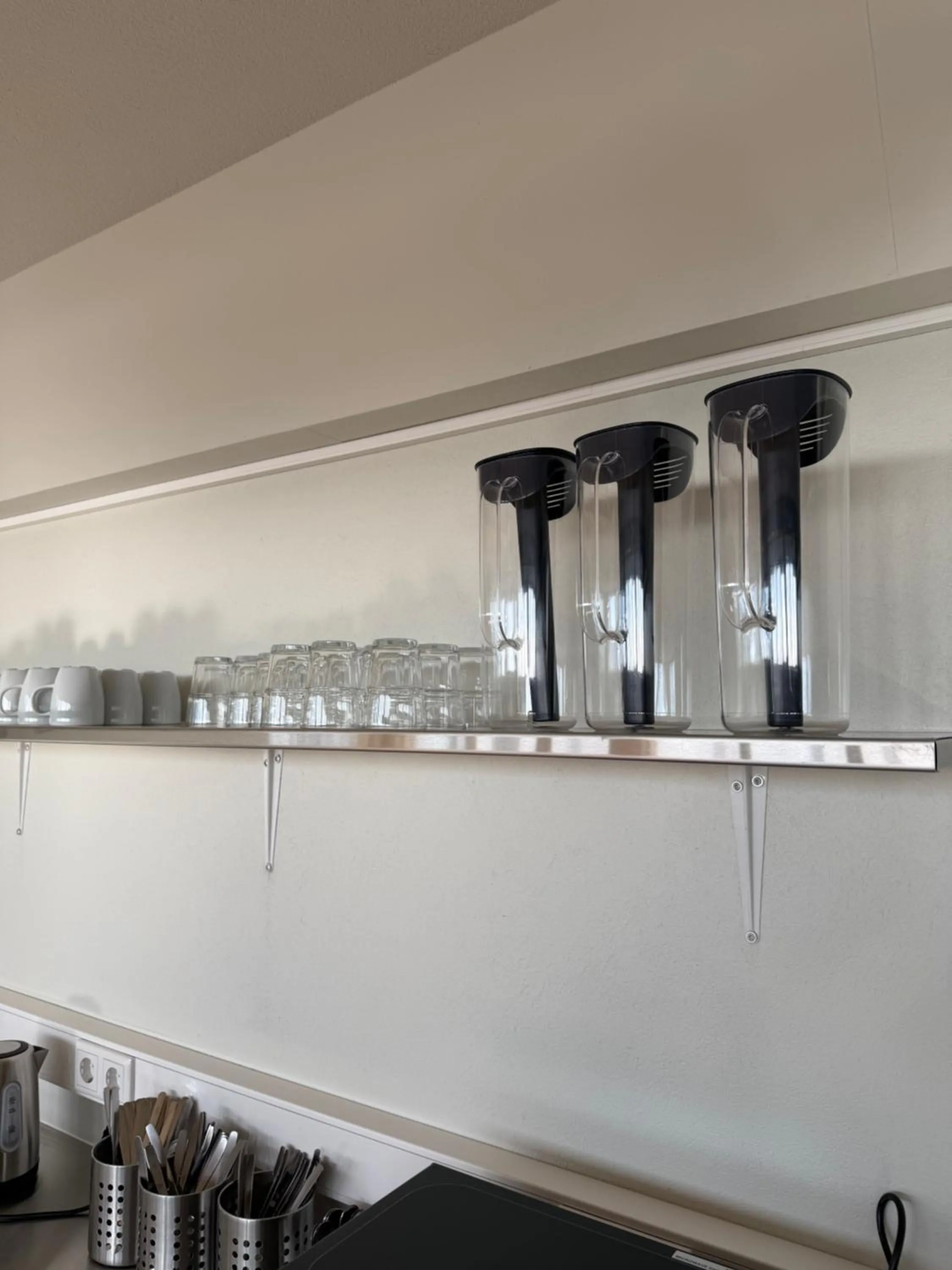 Communal kitchen in Skogar Hostel