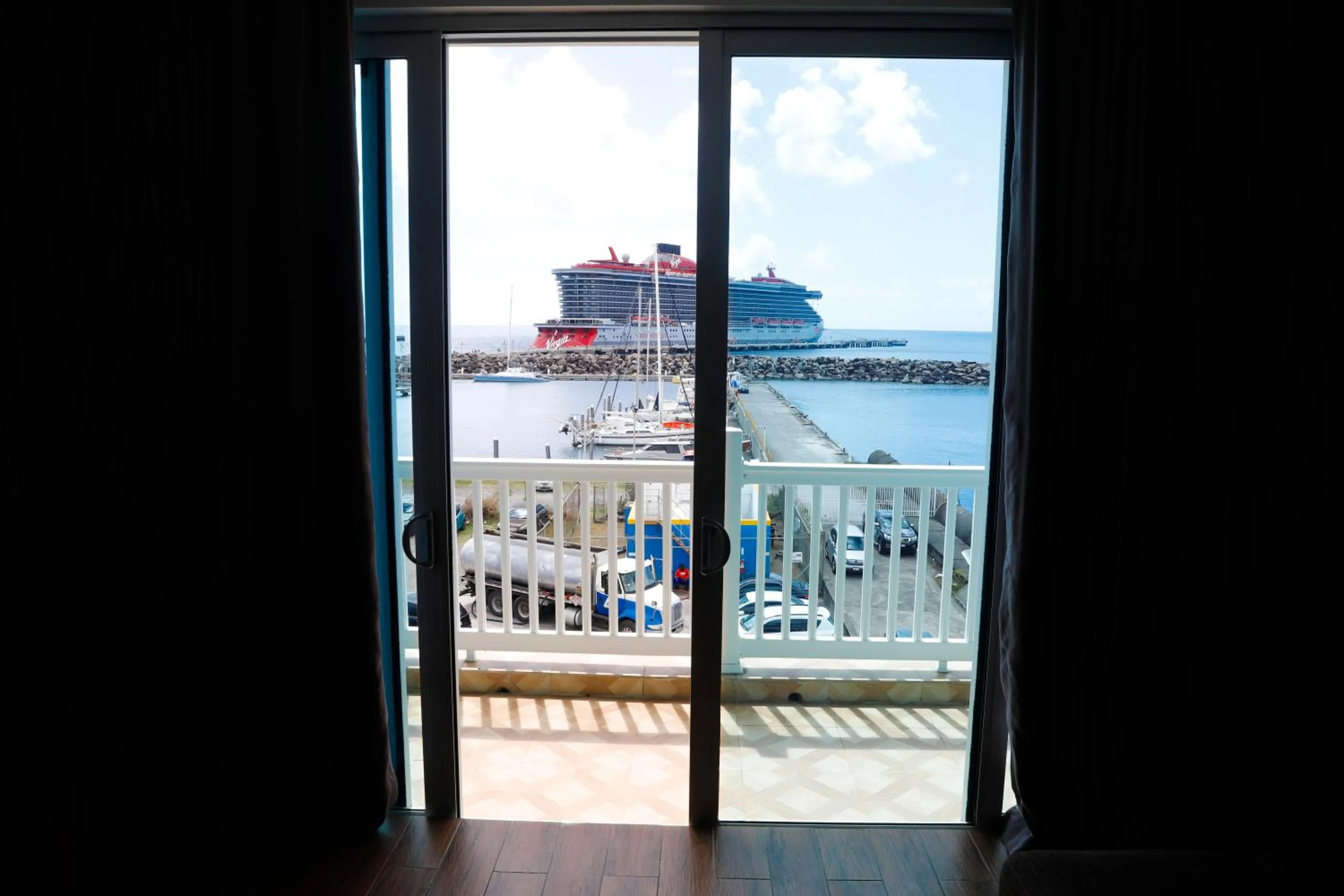 Kings Pavilion Suites Hotel