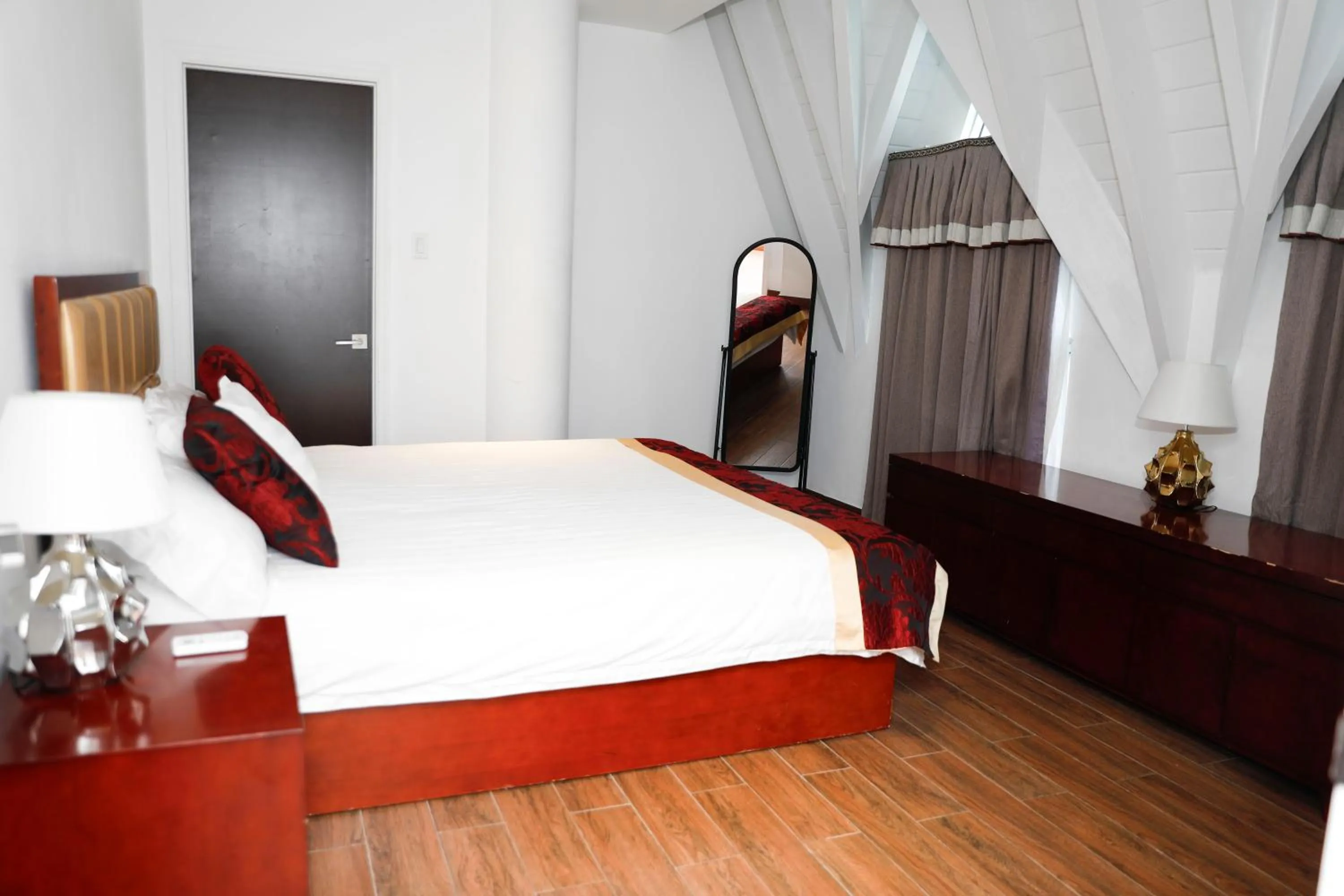 Kings Pavilion Suites Hotel