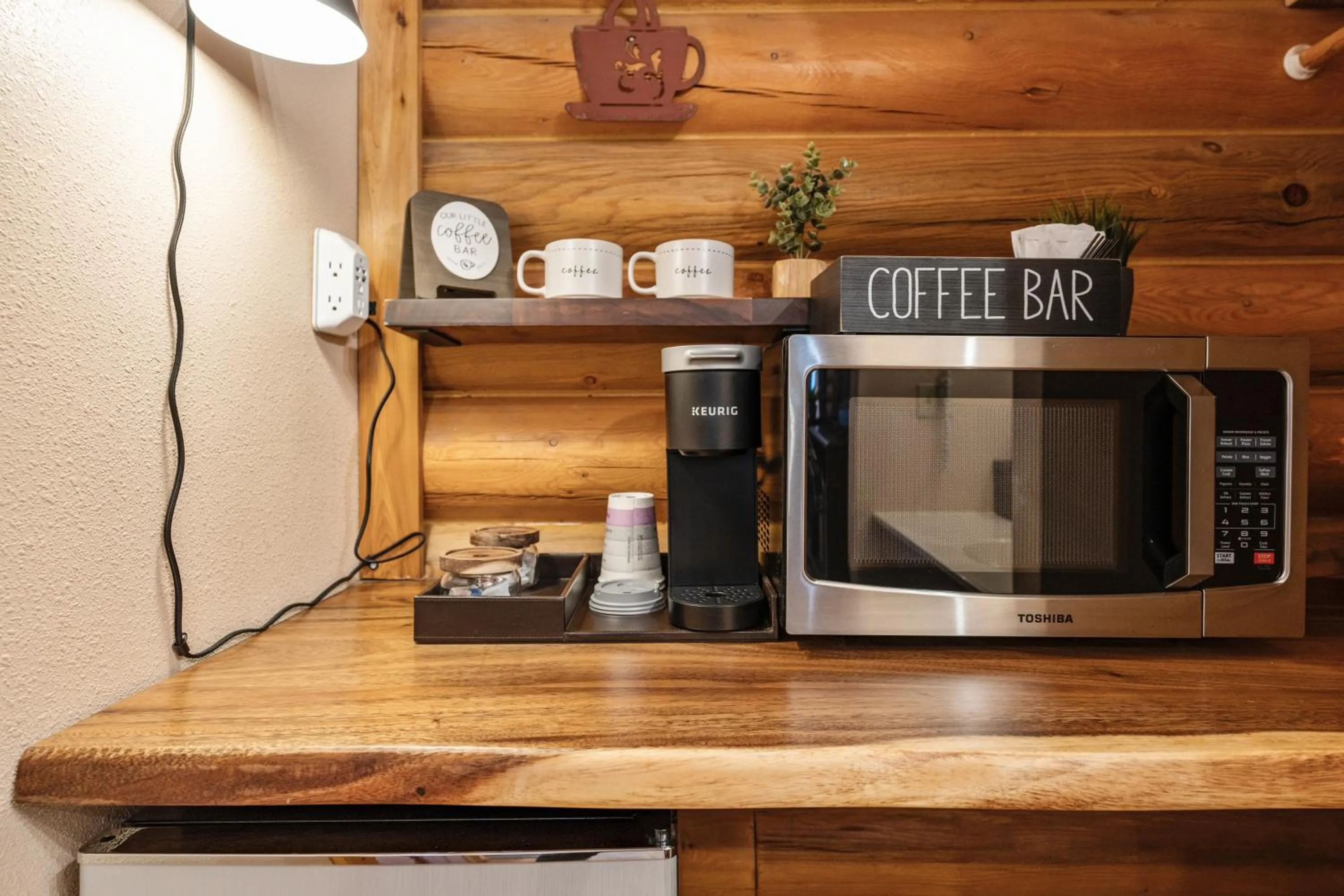 Coffee/tea facilities in Duck Creek Village Inn