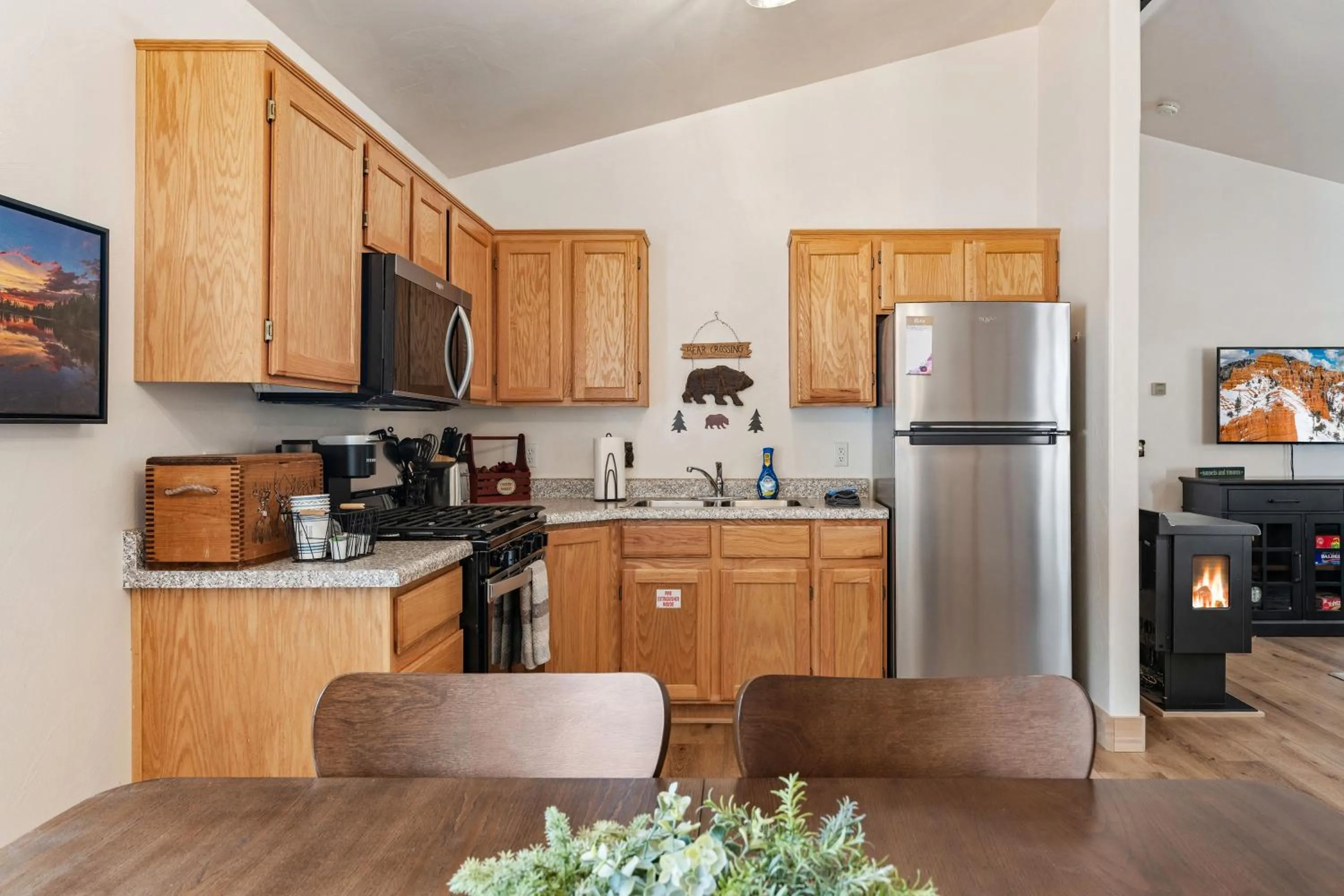 Kitchen or kitchenette in Duck Creek Village Inn