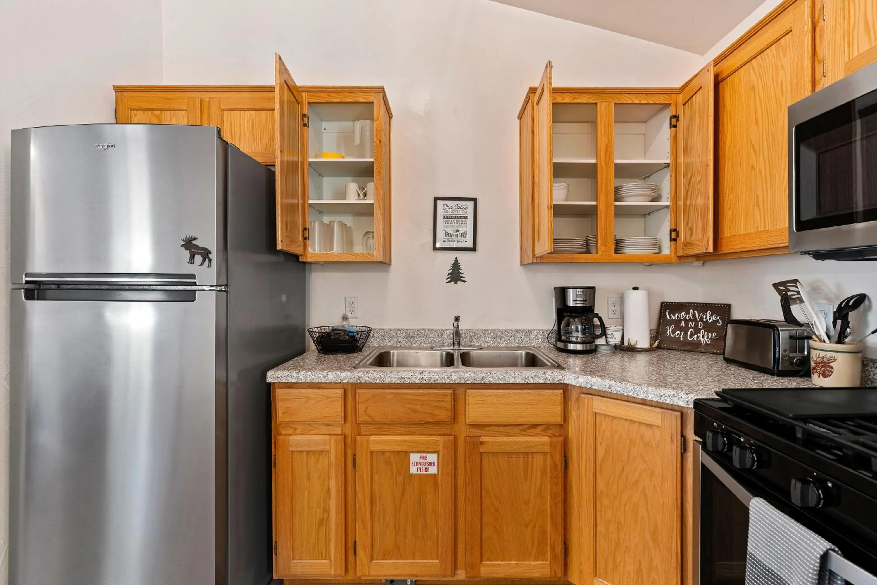 Coffee/tea facilities in Duck Creek Village Inn