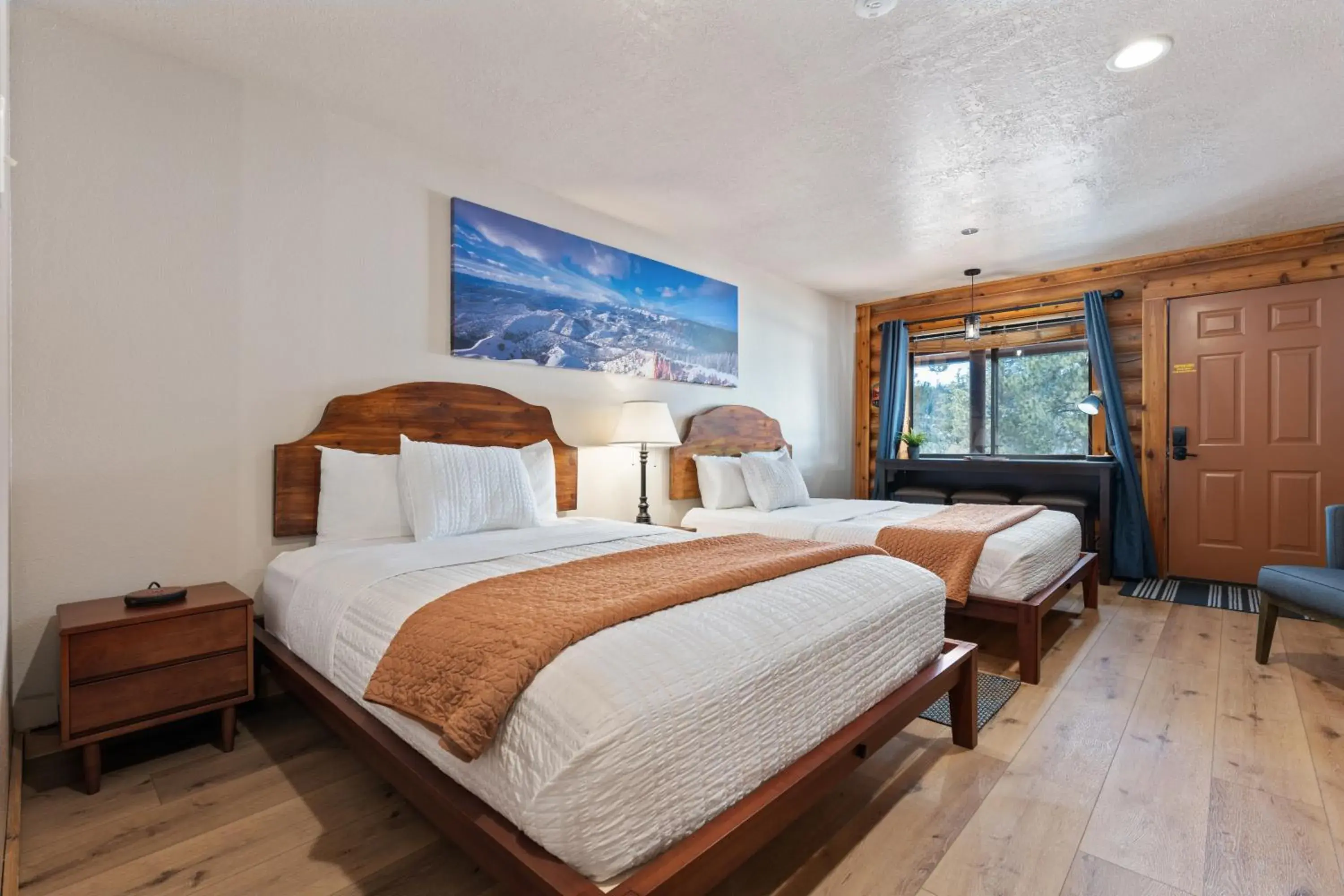 Queen Room with Balcony in Duck Creek Village Inn Queen Room with Balcony in Duck Creek Village Inn