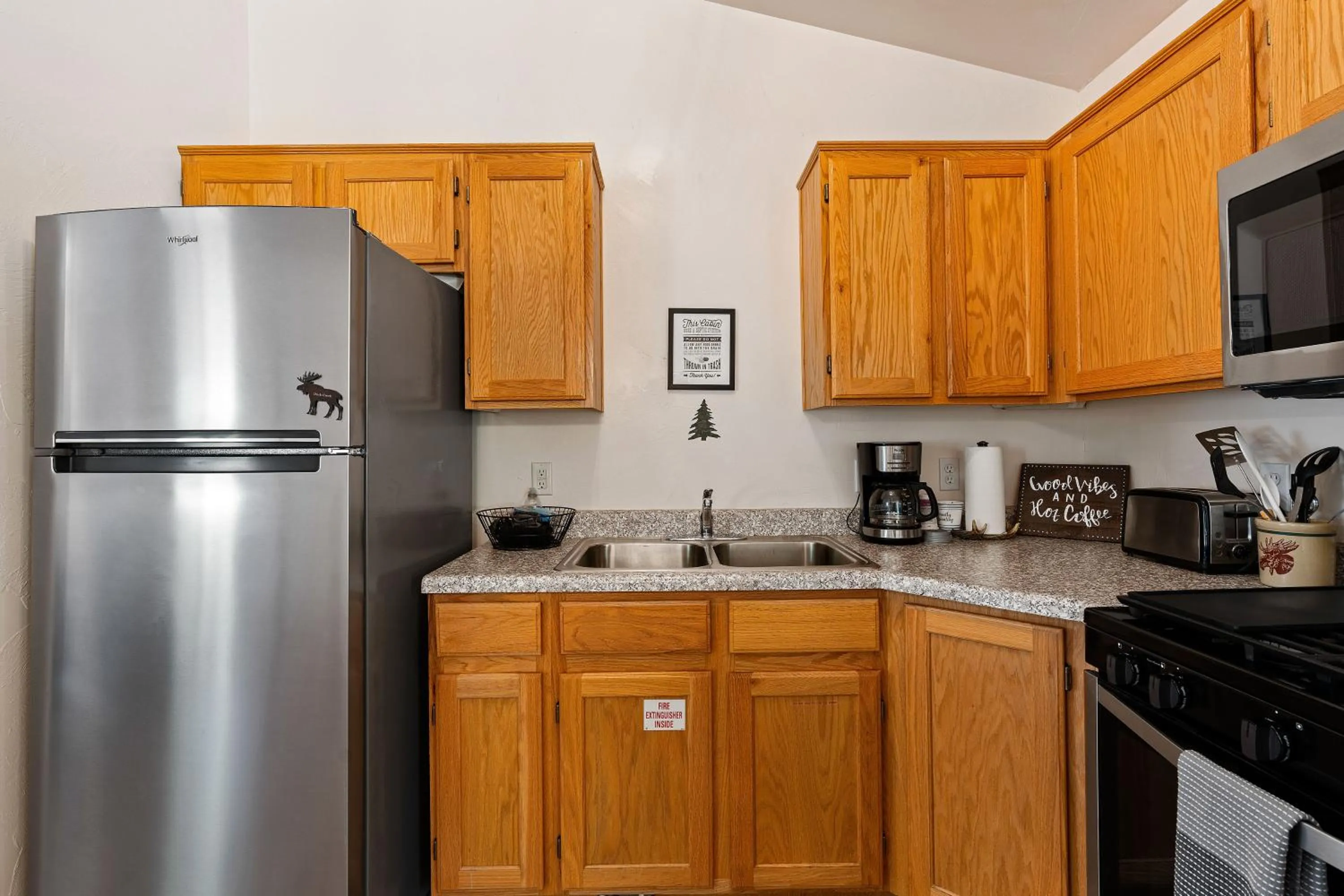 Kitchen or kitchenette in Duck Creek Village Inn