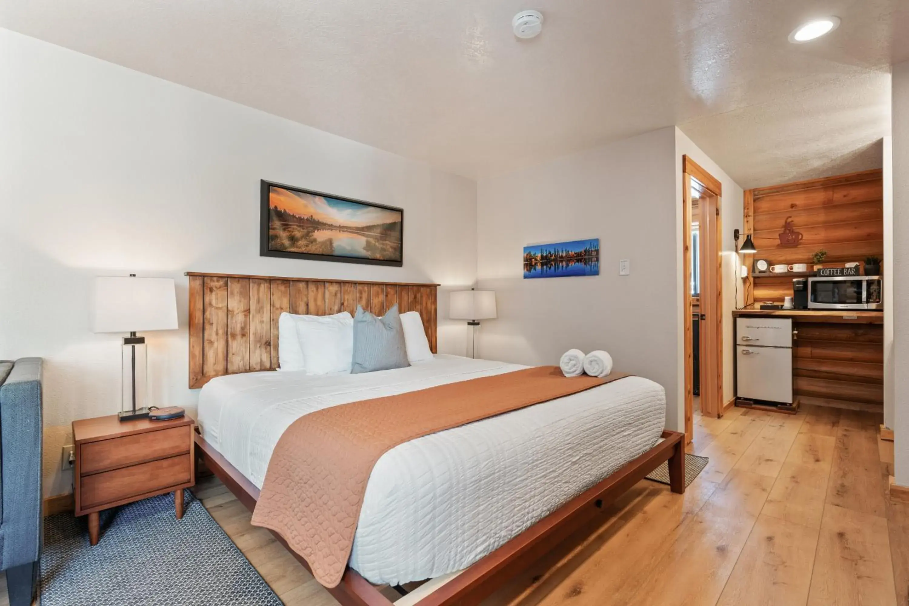 King Room with Balcony in Duck Creek Village Inn King Room with Balcony in Duck Creek Village Inn