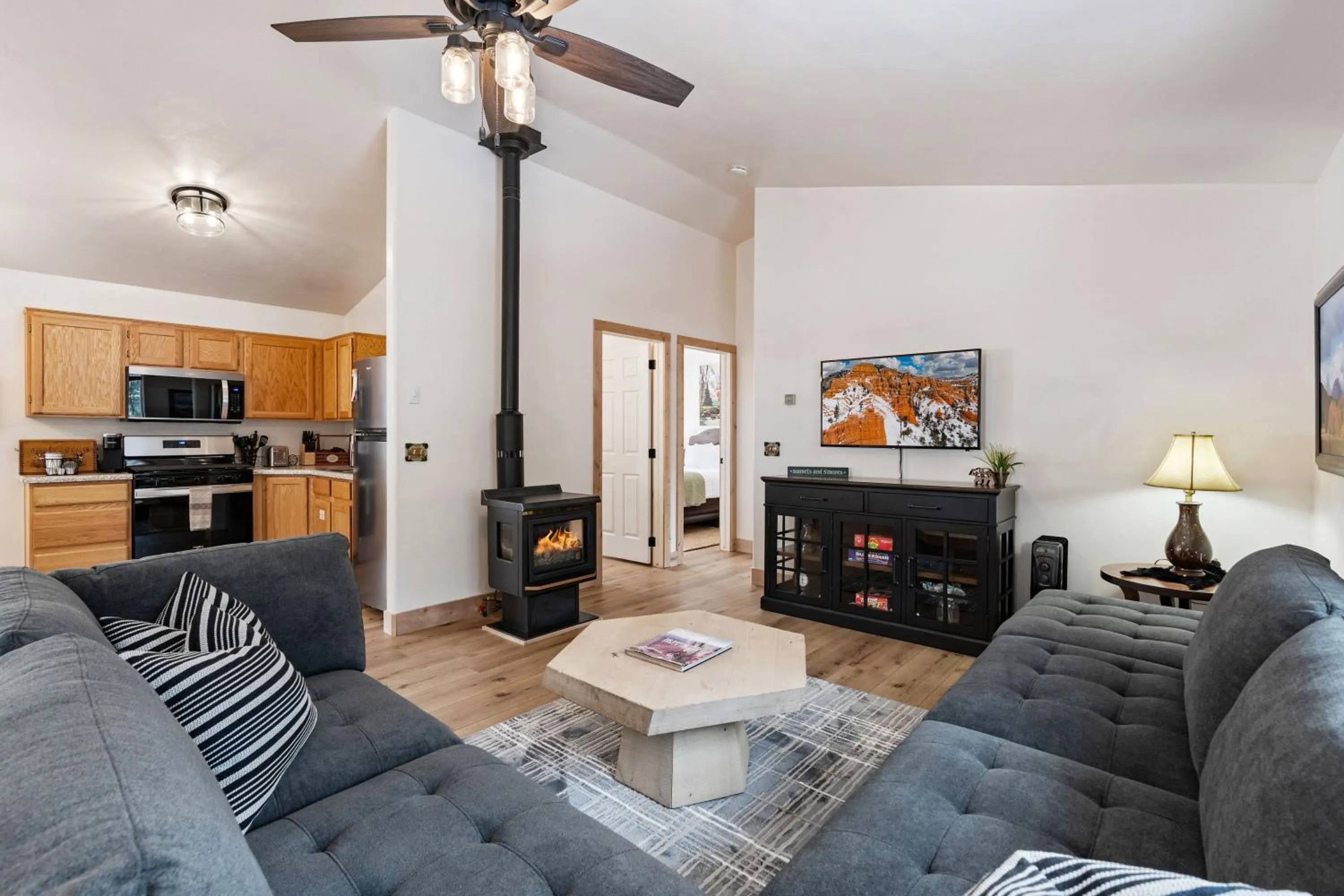 TV and multimedia in Duck Creek Village Inn