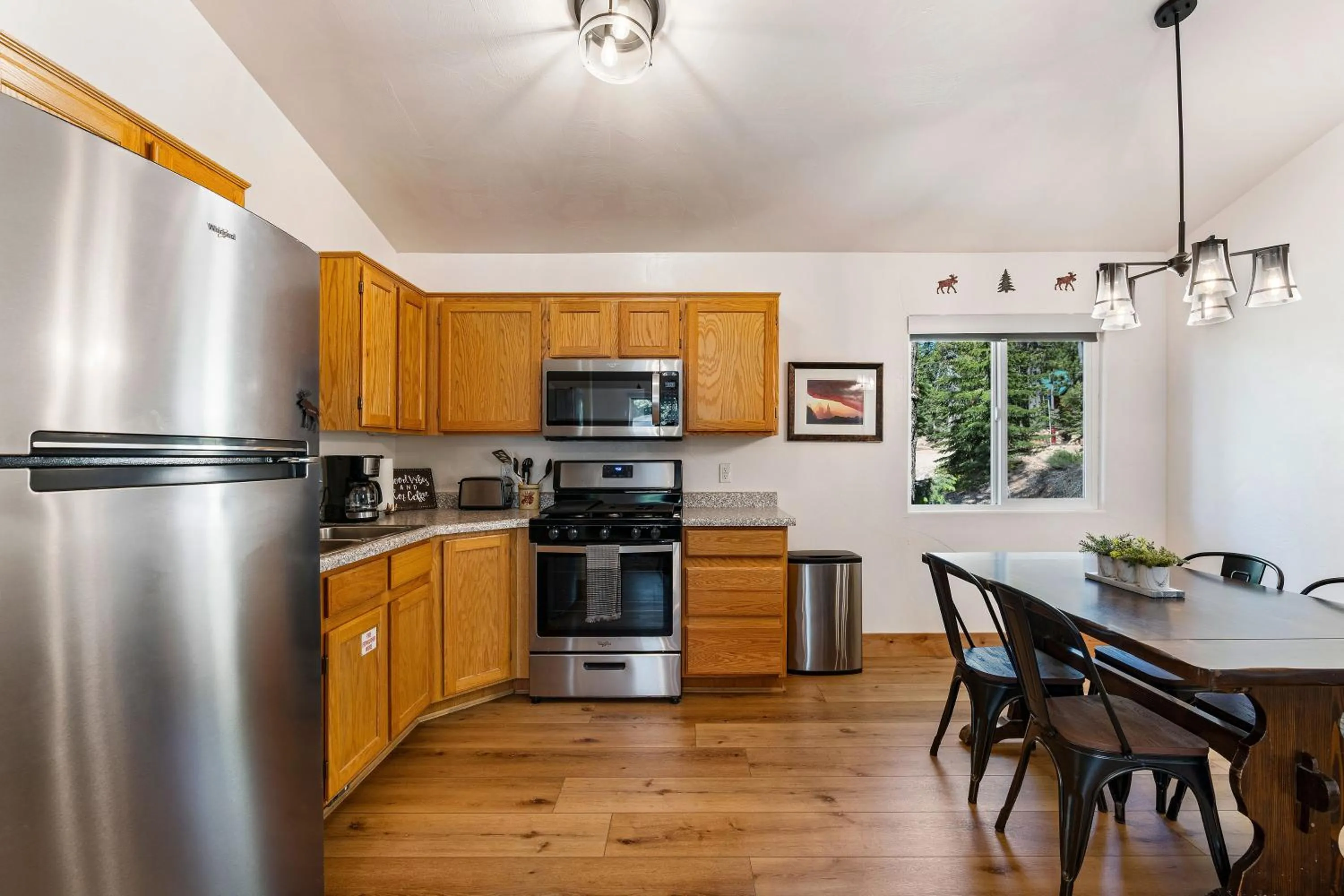 Kitchen or kitchenette in Duck Creek Village Inn