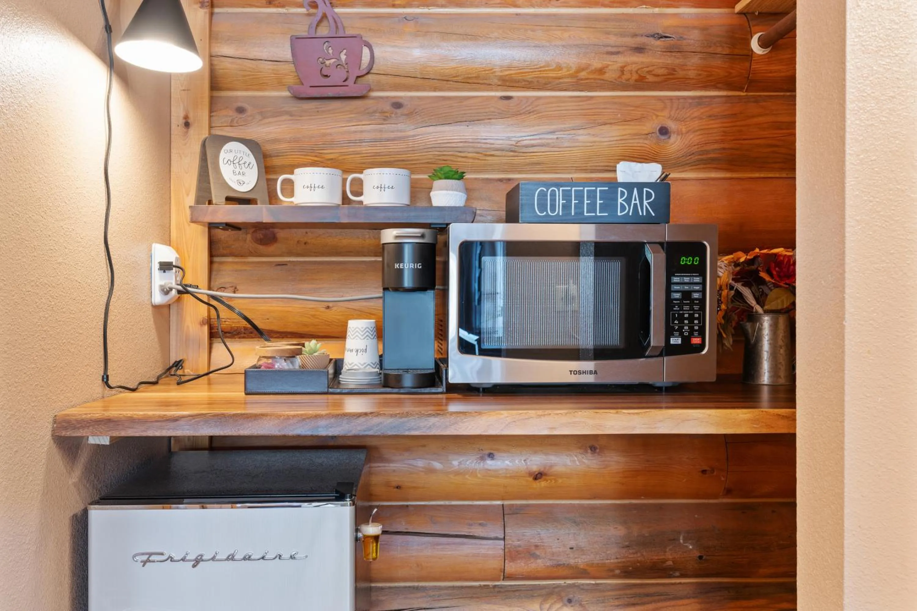 Coffee/tea facilities in Duck Creek Village Inn
