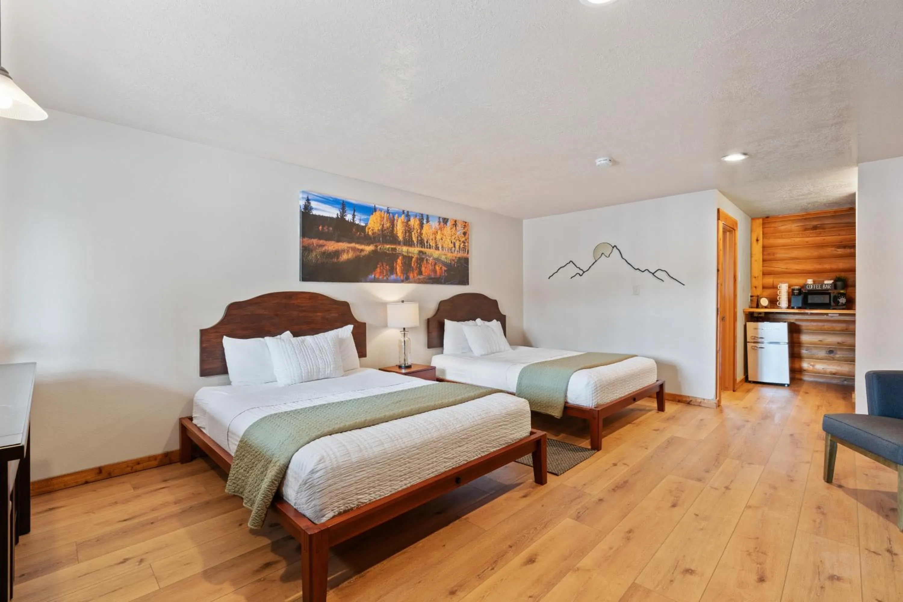 Photo of the whole room, Bed in Duck Creek Village Inn