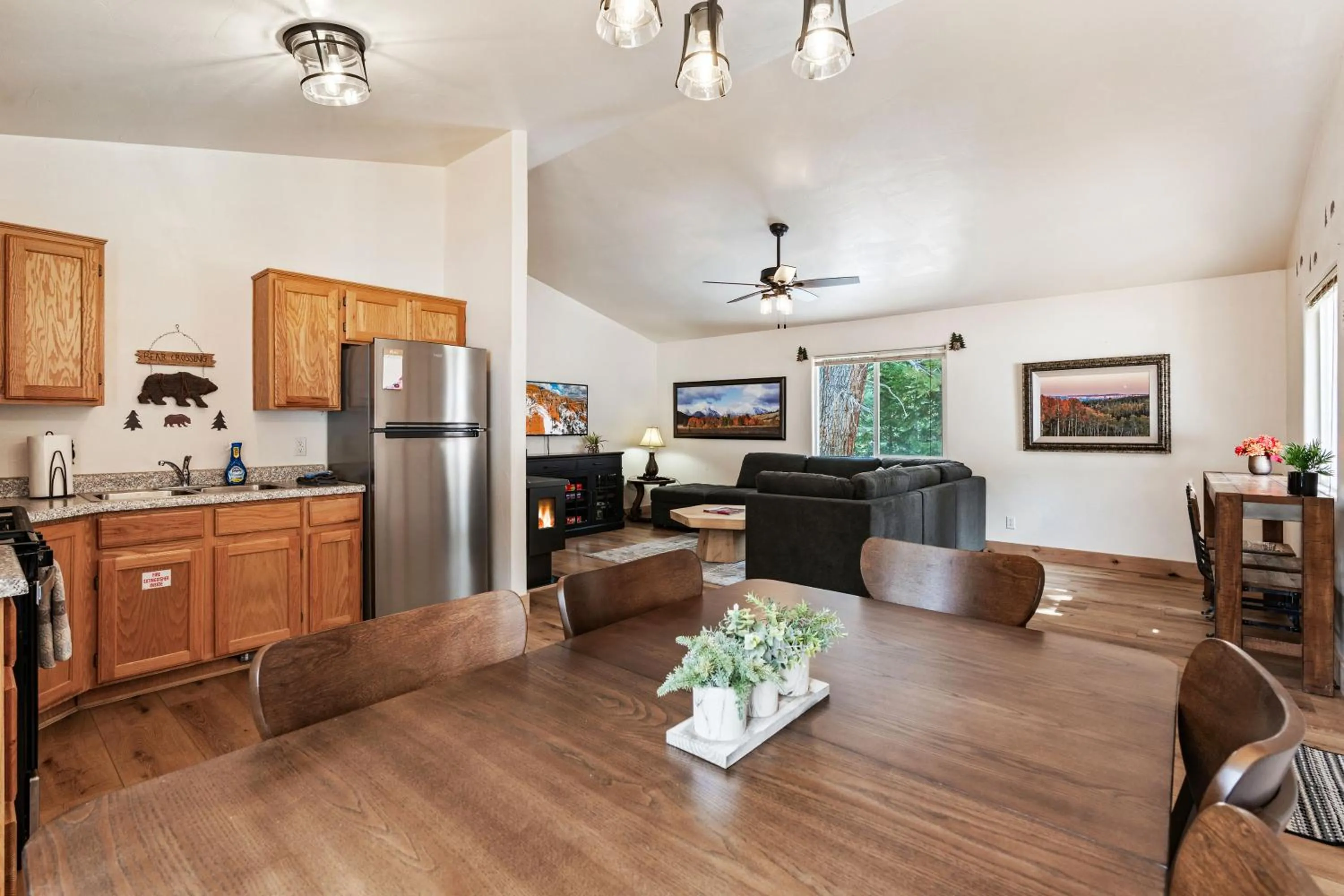 Kitchen or kitchenette in Duck Creek Village Inn