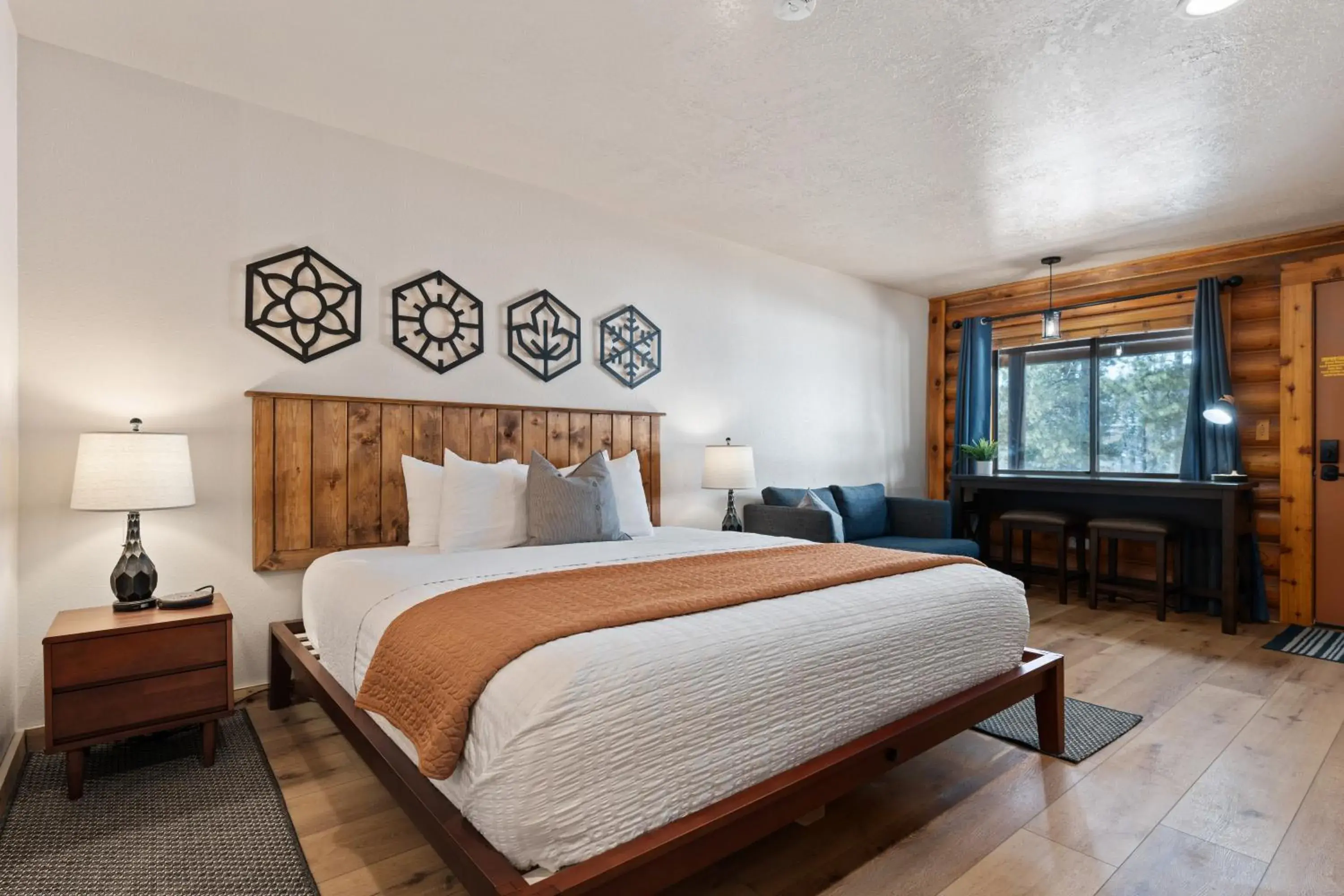 Deluxe King Room in Duck Creek Village Inn Deluxe King Room in Duck Creek Village Inn